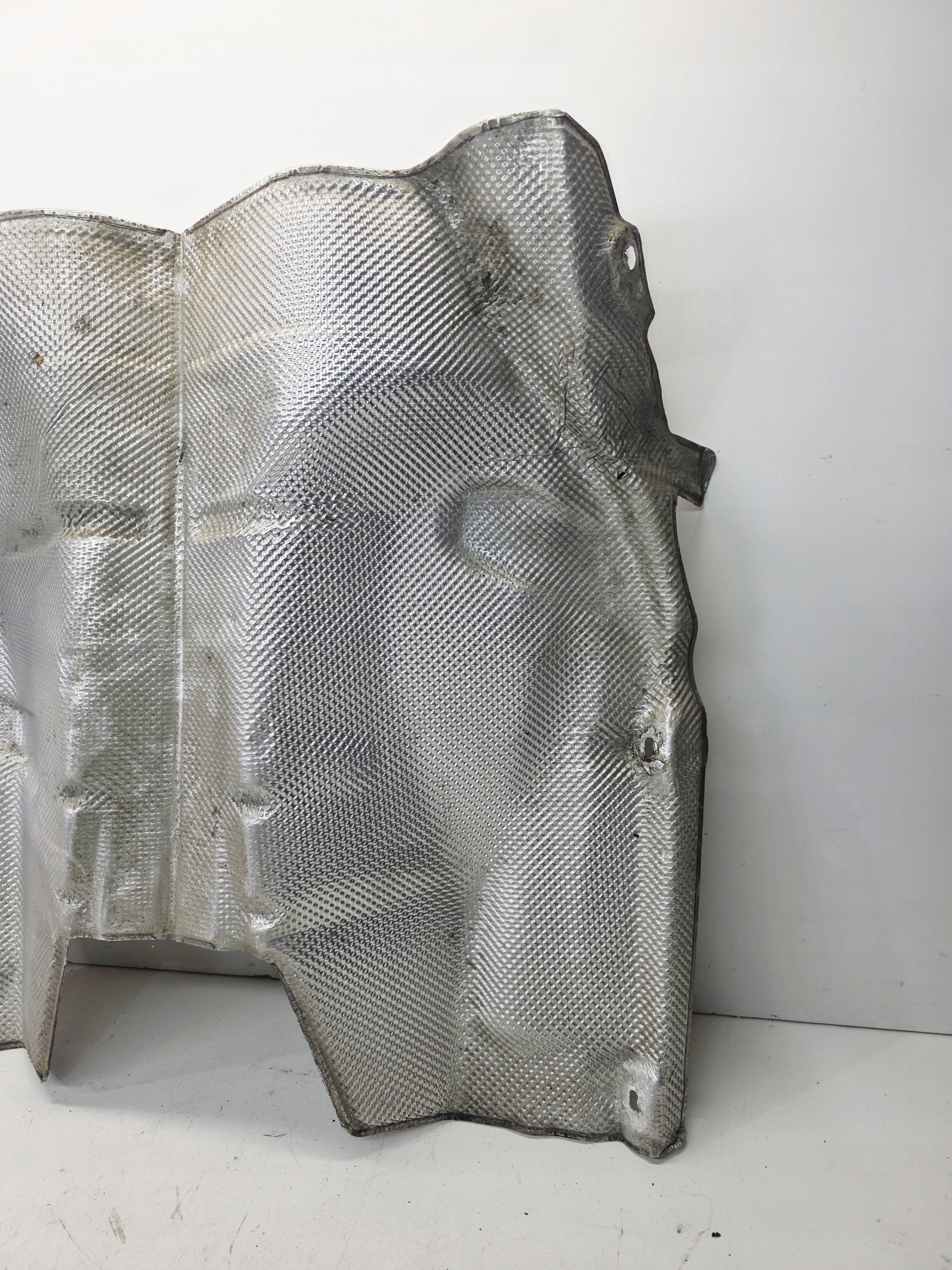 Blende Abdeckung TERMICZNA des Auspuffs AUDI A4 B6 B7 8E0804159B