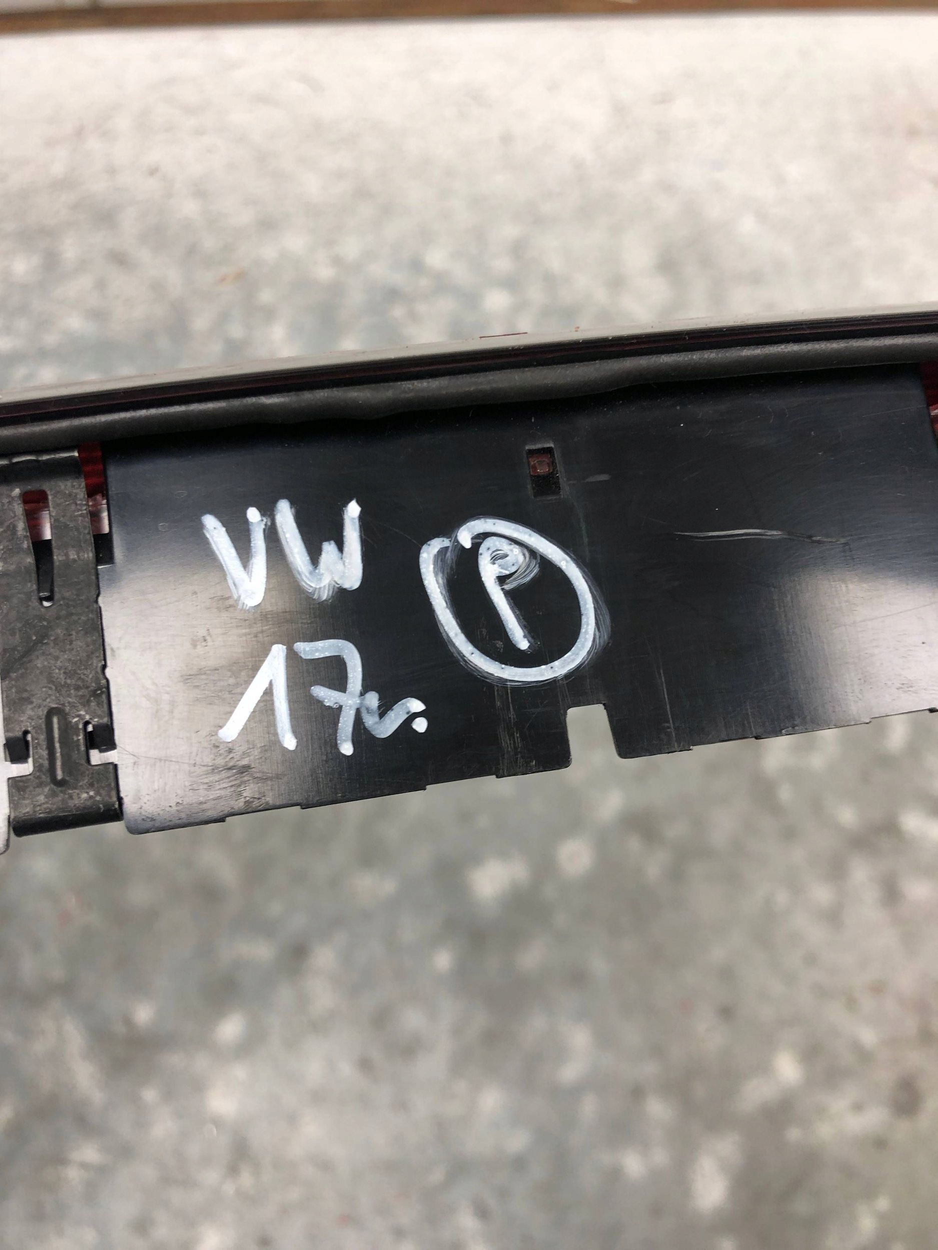 TRZECIE light STOP VW GOLF VII 5G0945087B