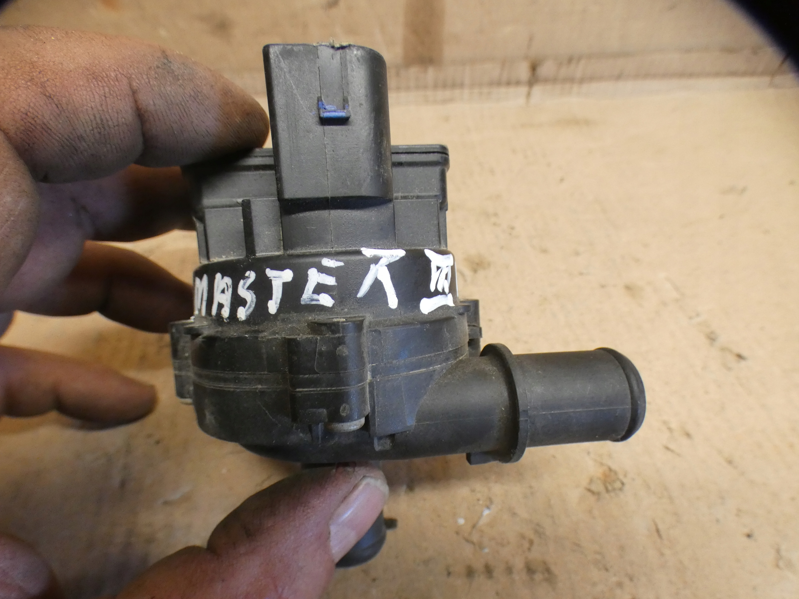 pumpa cirkulacije vode RENAULT TRAFIC III MASTER III 0392023219