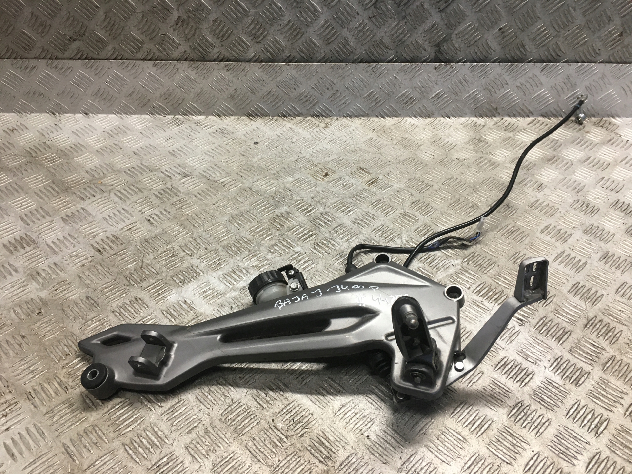 BAJAJ DOMINAR 400 НОЖНОЙ ТОРМОЗНОЙ НАСОС