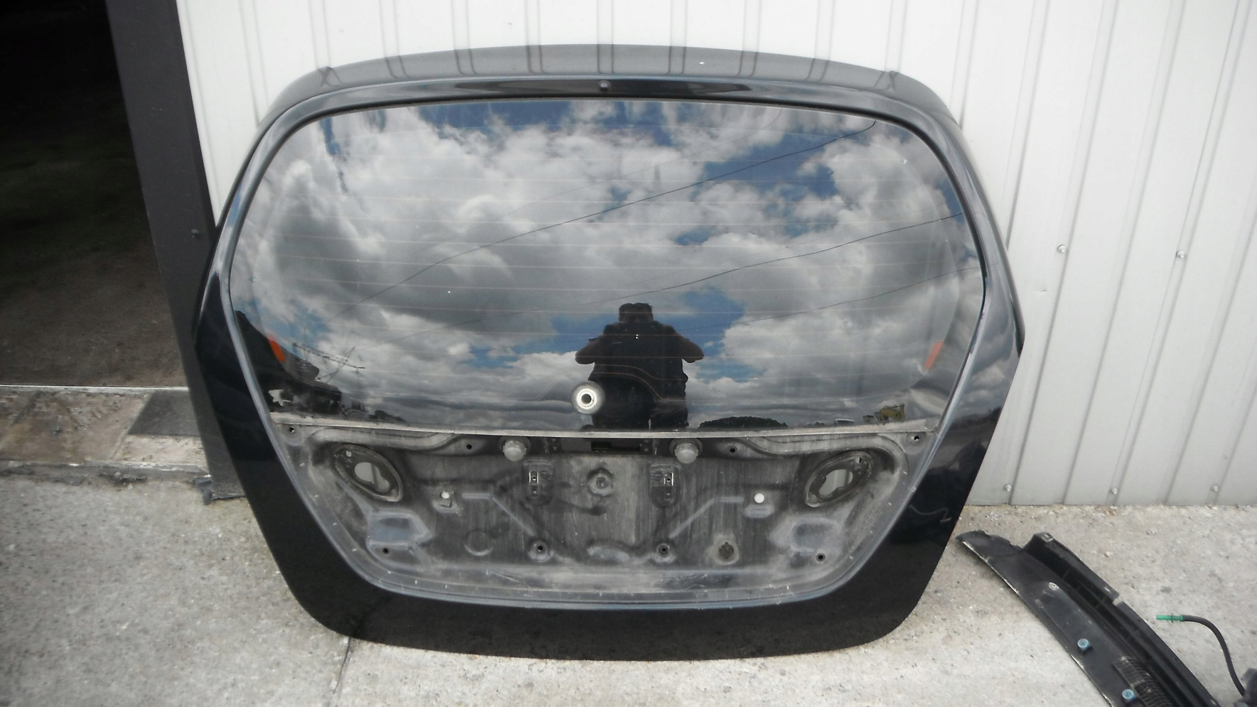 SUZUKI LIANA 01-07 KLAPA TYLNA Z SZYBĄ - GOŁA