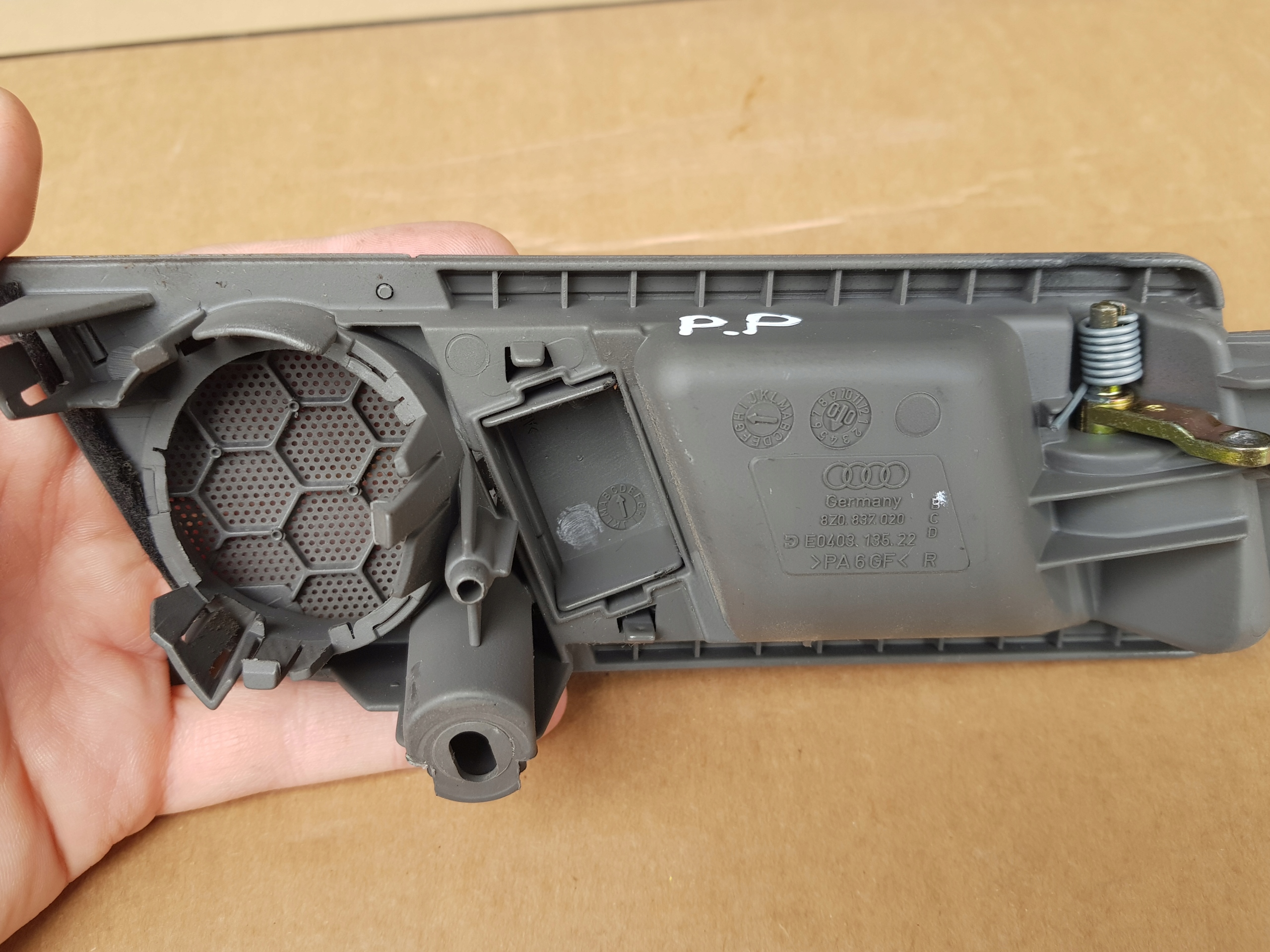 ручка двери внутренняя правый передний / Audi A2 / 8Z0837020 / исправная