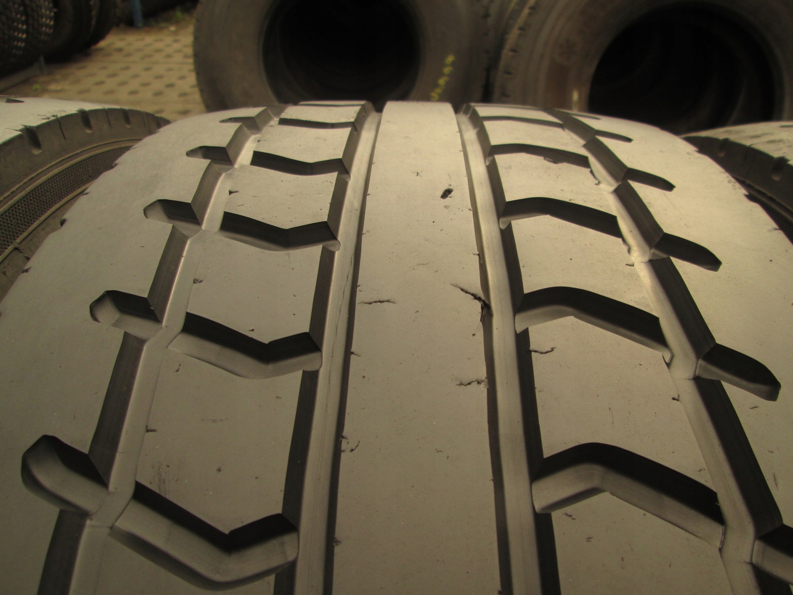 315/70R22.5 MATADOR DH1 OPONY NAPĘDOWE KOMPLET CIĘŻAROWE Szerokość opony 315 mm