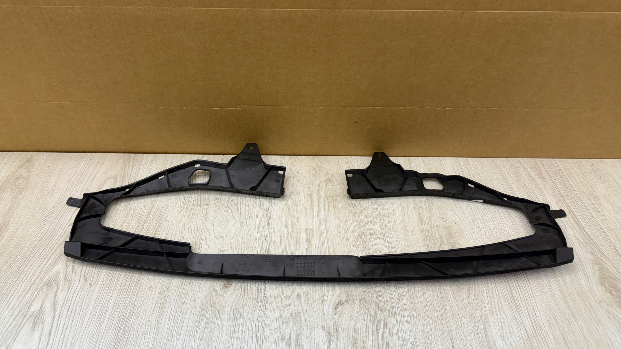 PORSCHE MACAN S 95B Support Console Pare choc Arrière 95B807883 K68/120WZ