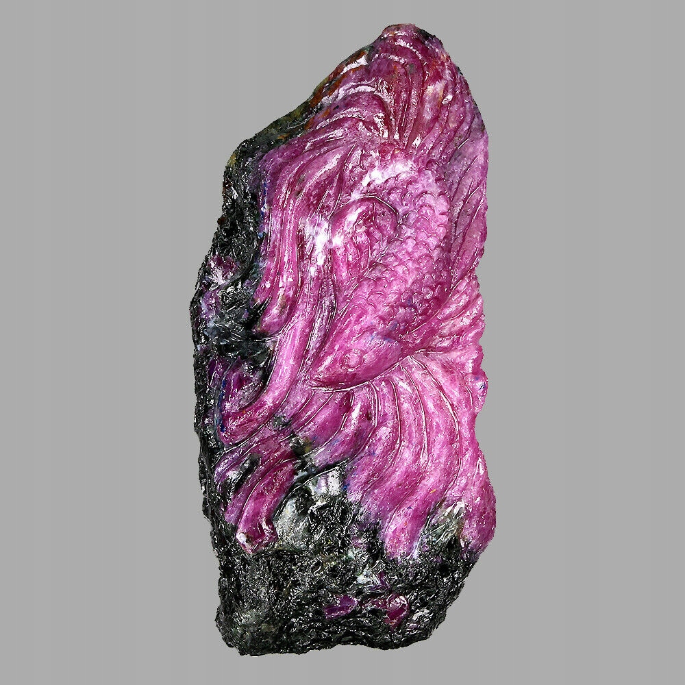 Přírodní kámen rubín vyřezávaný 130ct Aaa ryba