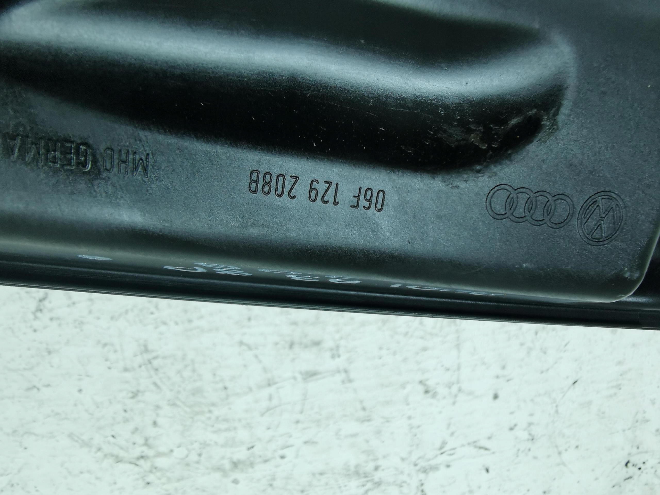 резонатор Воздух Audi A3 8P 06F129208B 2.0