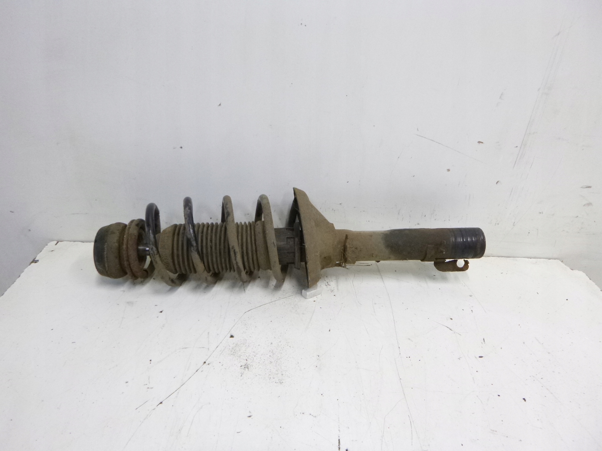 shock absorber front left SEAT LEON 1.6 2002r. 1J0413031T