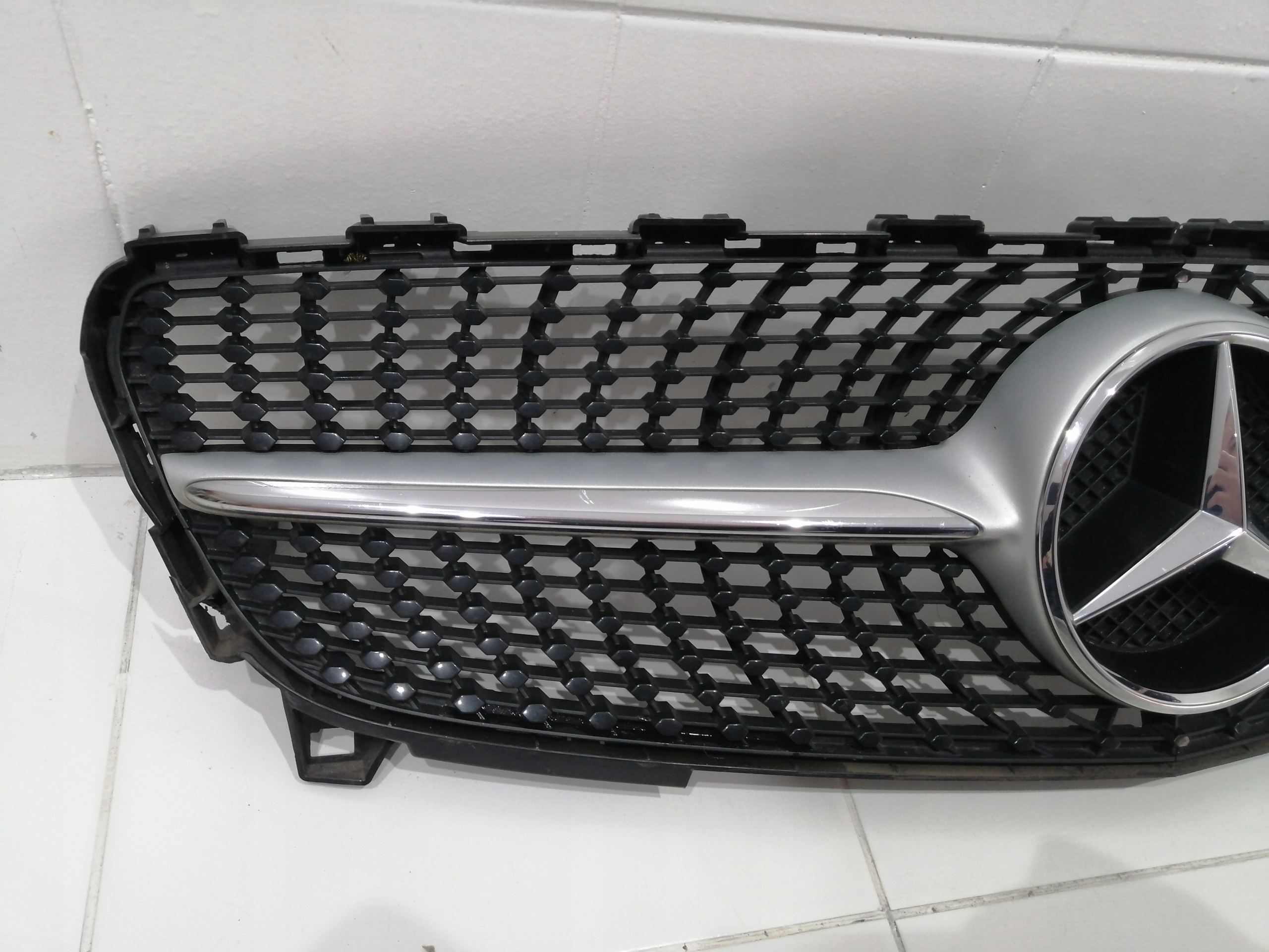 Mercedes-Benz A-Klasse W176 Kühlergrill FRONTGRILL Kühlergitter A1768881760 - Thumbnail 3
