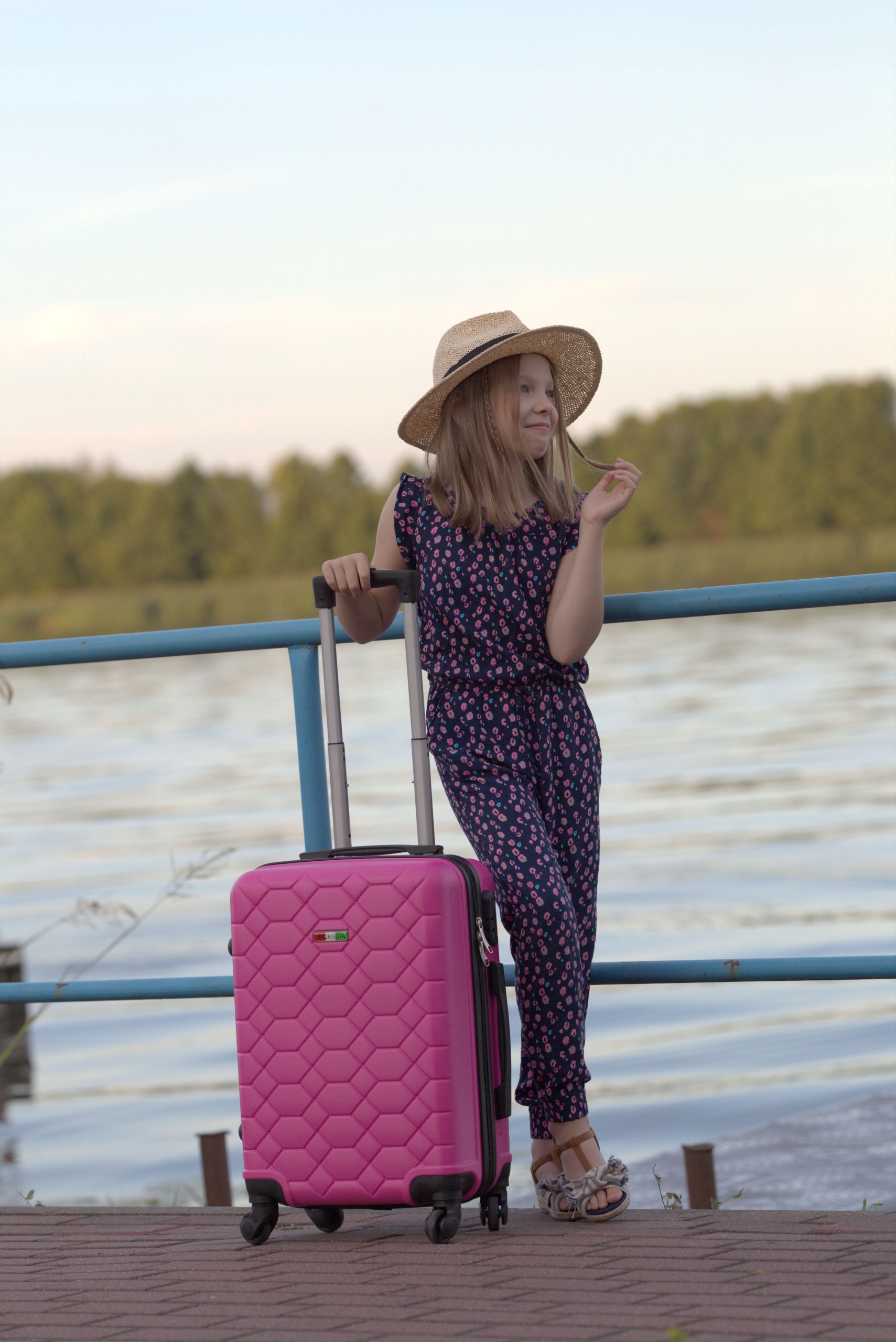 WALIZKA PODRÓŻNA KABINOWA BAGAŻ PODRĘCZNY 4 KOŁA 30L BAGIA AMSTERDAM KOLORY Pojemność 30 l