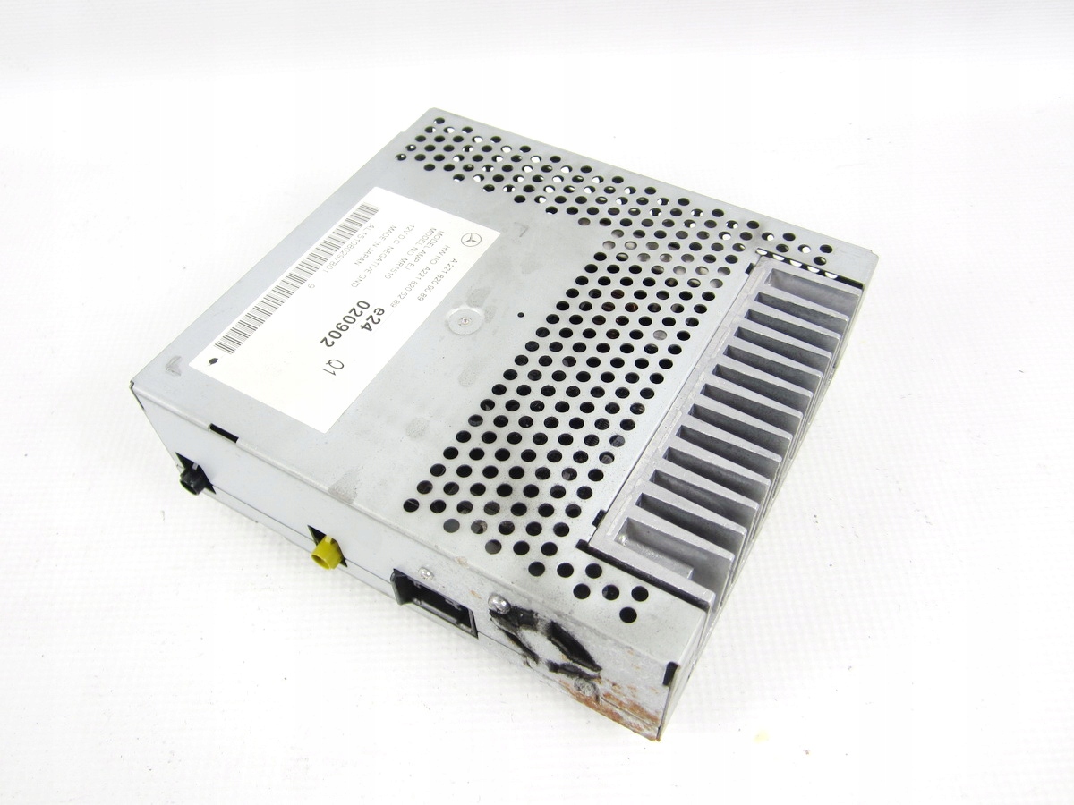 amplifier Mercedes W221
