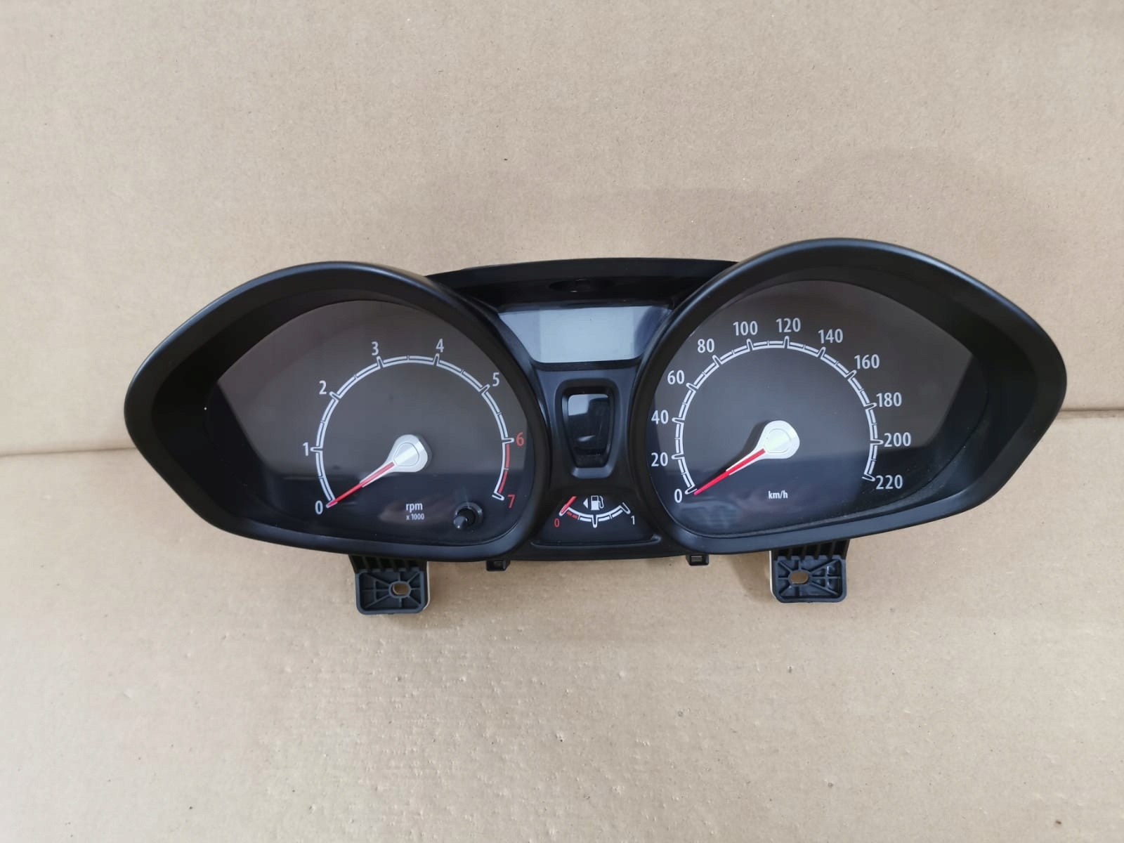 FORD Fiesta MK7 2008-12r. . - спидометр часы