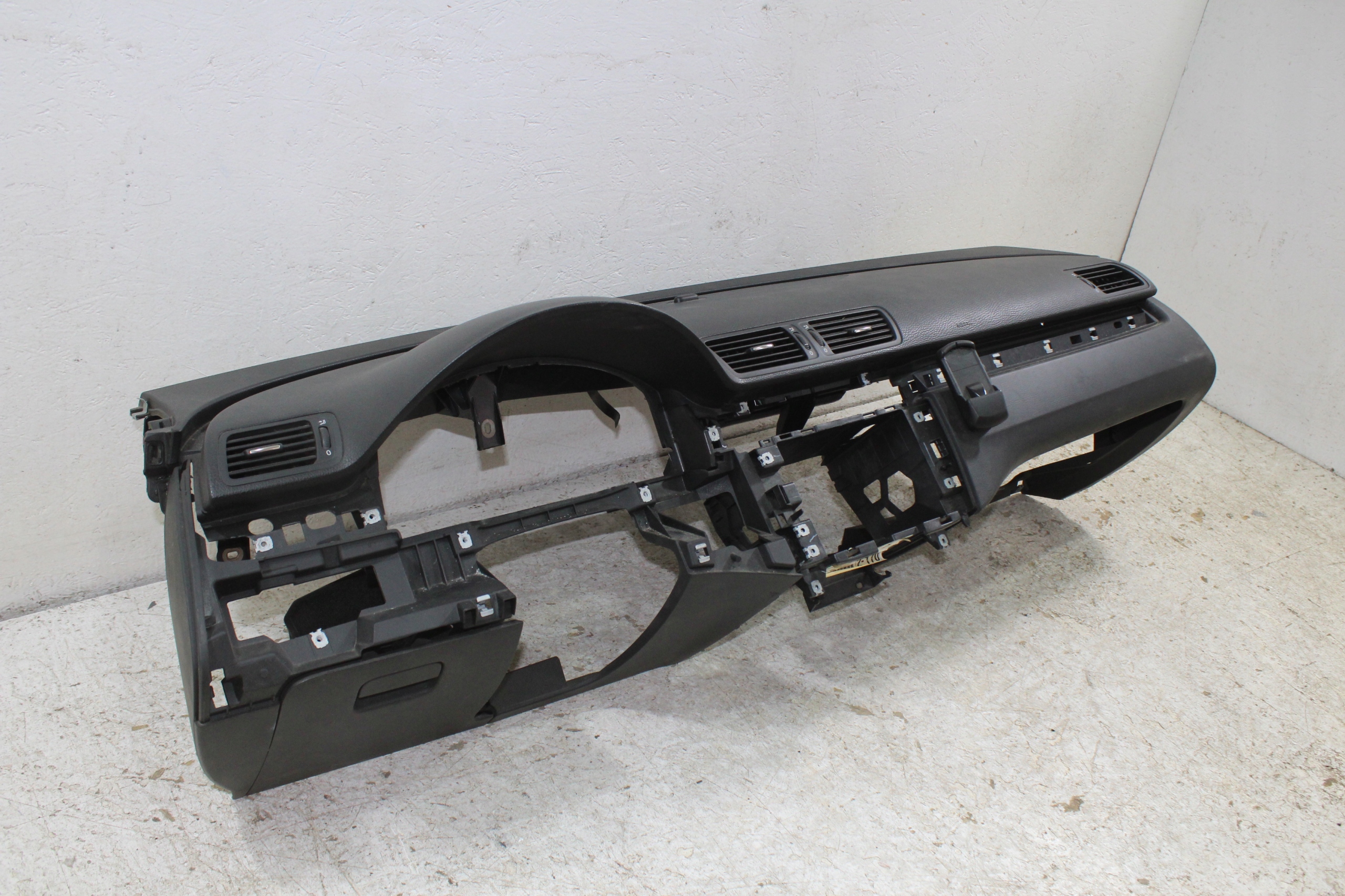 VW Passat B6 console dashboard instrument panel original