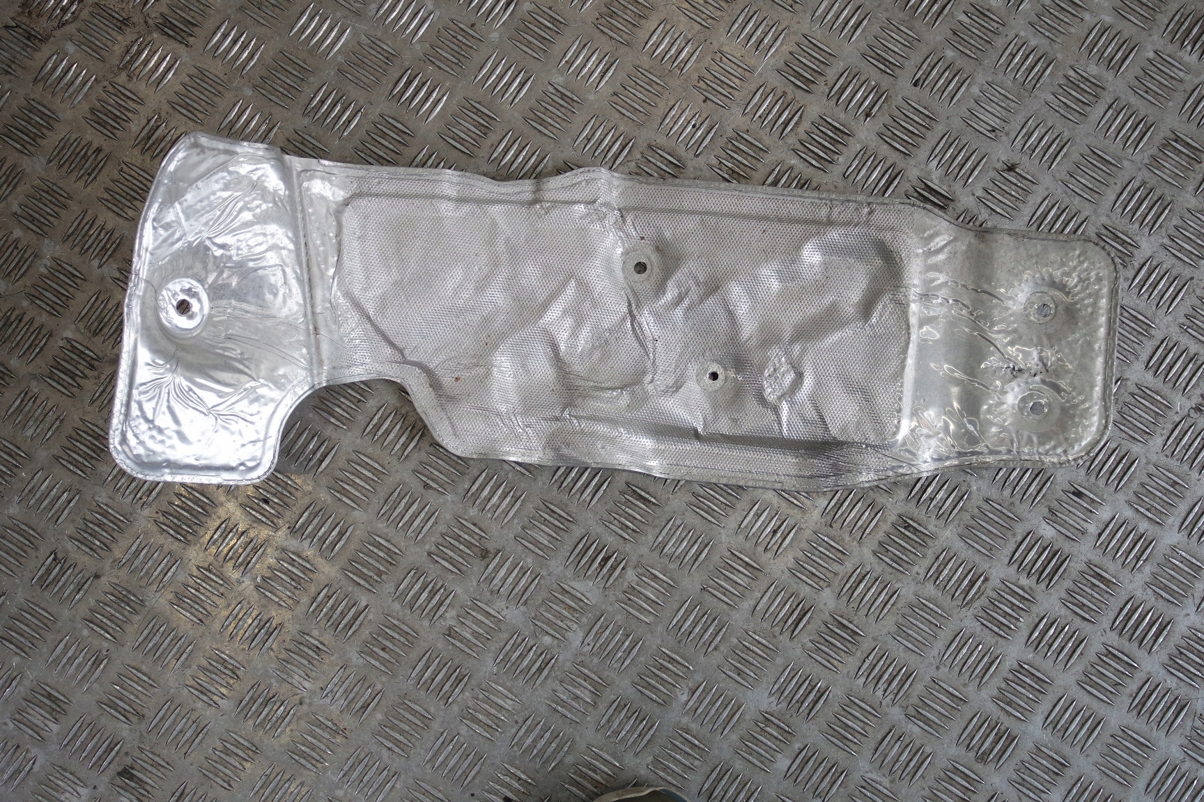 Тепловий щит BMW M760 G12 7389996