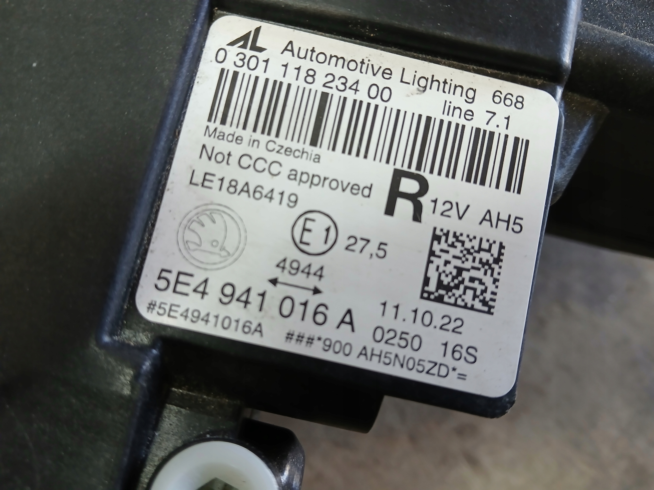 light lights front right left SKODA OCTAVIA IV 4 FULL LED 5E4941015A