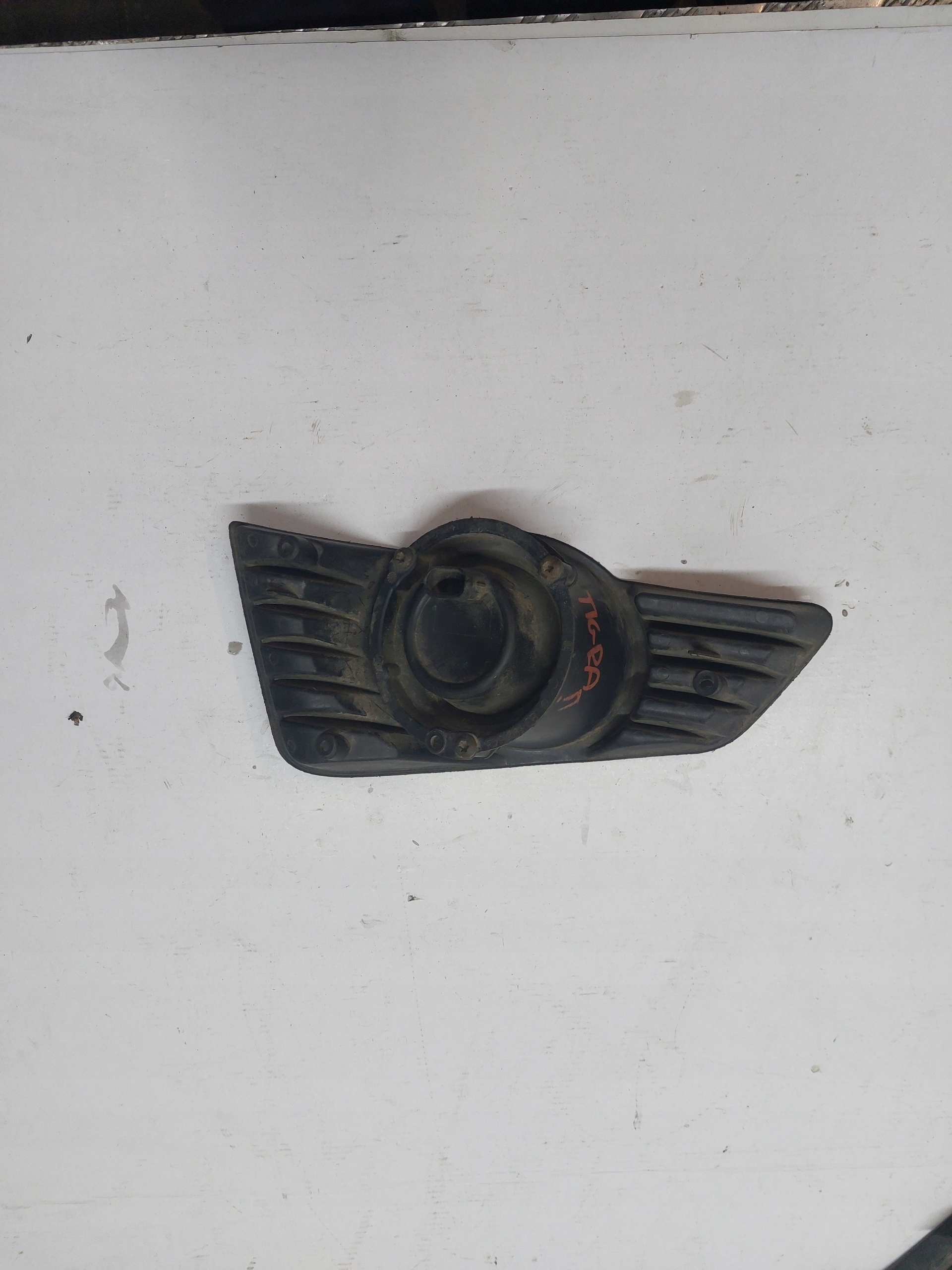 grid of a bumper spoiler right front OPEL TIGRA B