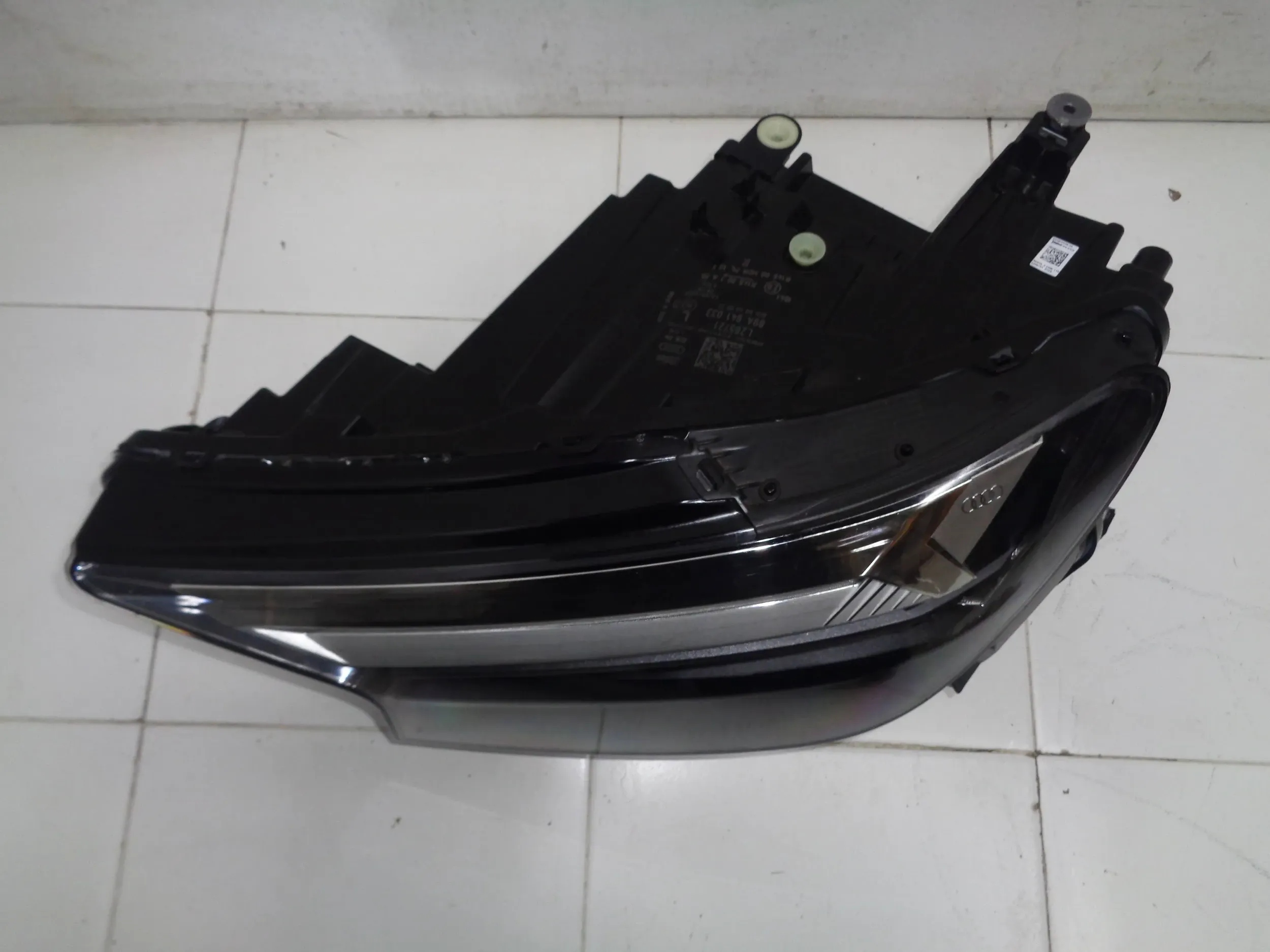 AUDI Q4 E TRON E-TRON light left front FULL LED 21R