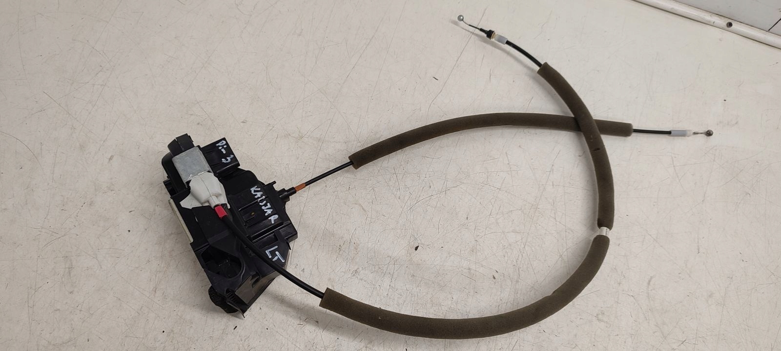 lock door rear part rear left 3pin Renault Kadjar