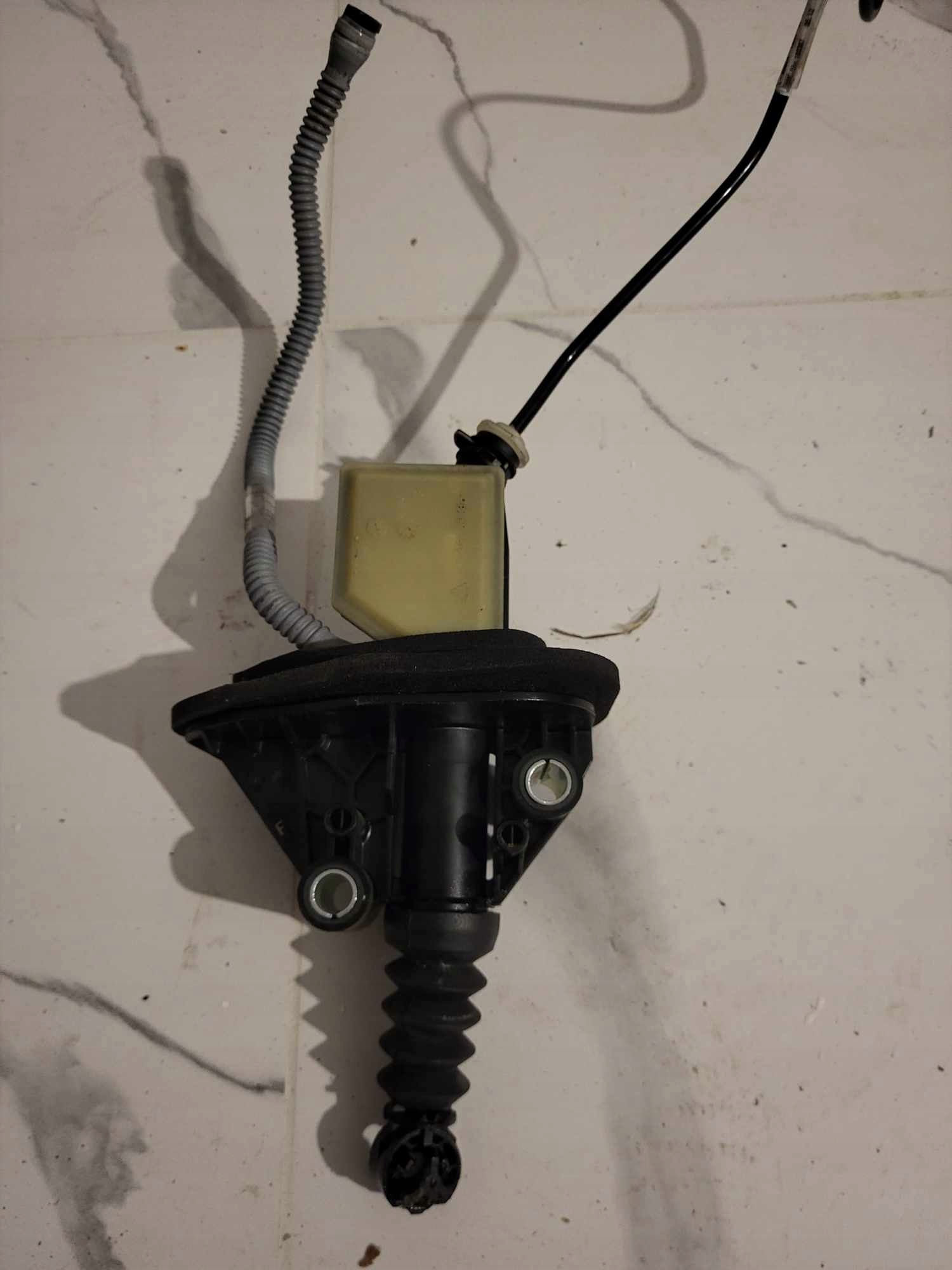 POMPKA WYSPRZĘGLIKA RENAULT SCENIC IV, MEGANE IV 308503188r Producent części Renault OE