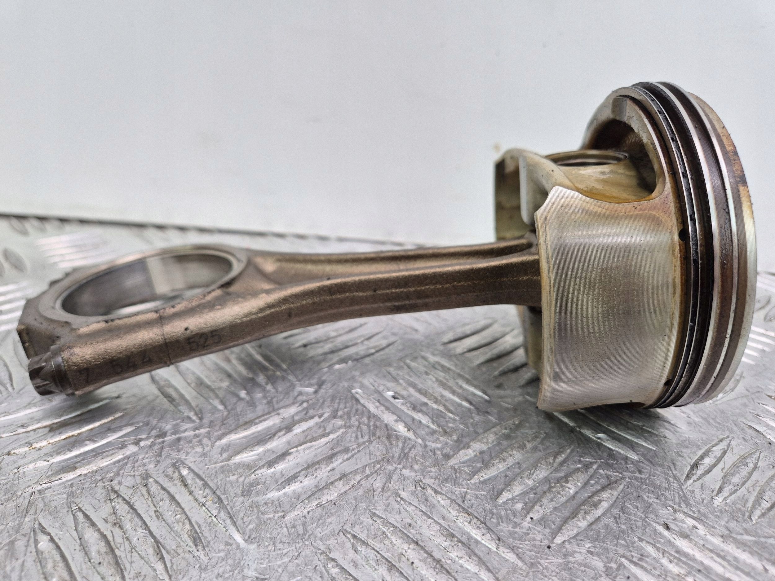 Piston avec bielle BMW 5 E60 E61 550i 7544525 N62B48B
