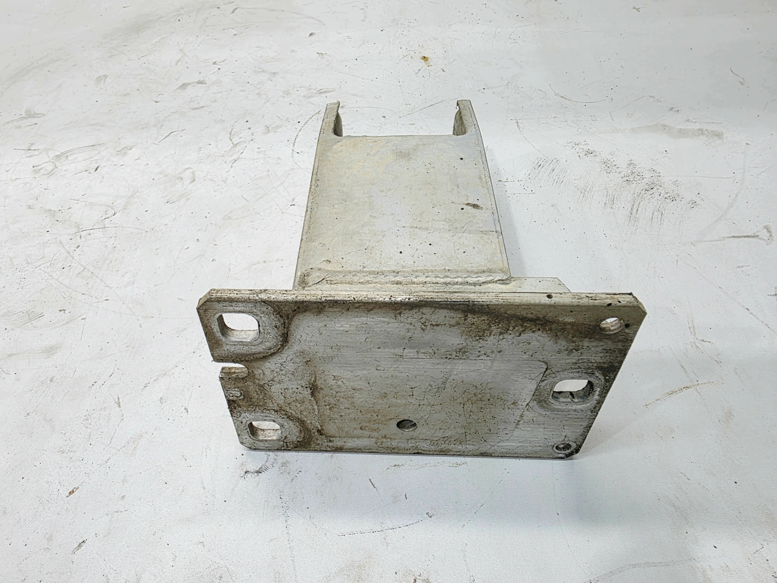 špička nosníku levá AUDI A4 B8 A5 8T LIFT 8K0807133D