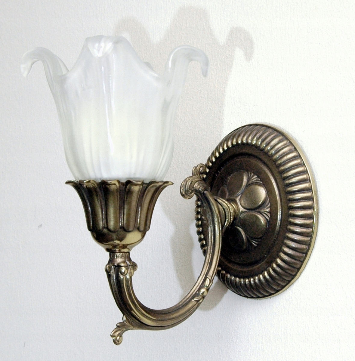Mosadzné nástenné svietidlo, nástenná lampa z mosadze
