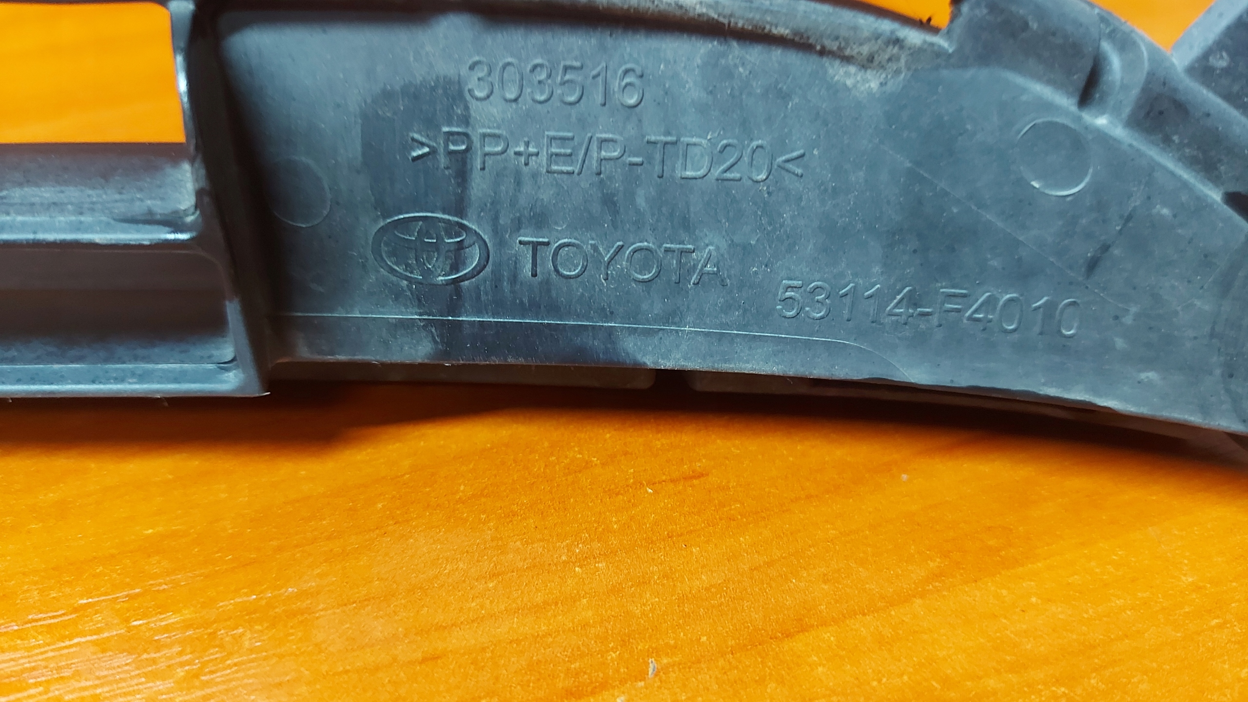 grid of a bumper central front front TOYOTA CHR C-HR 16