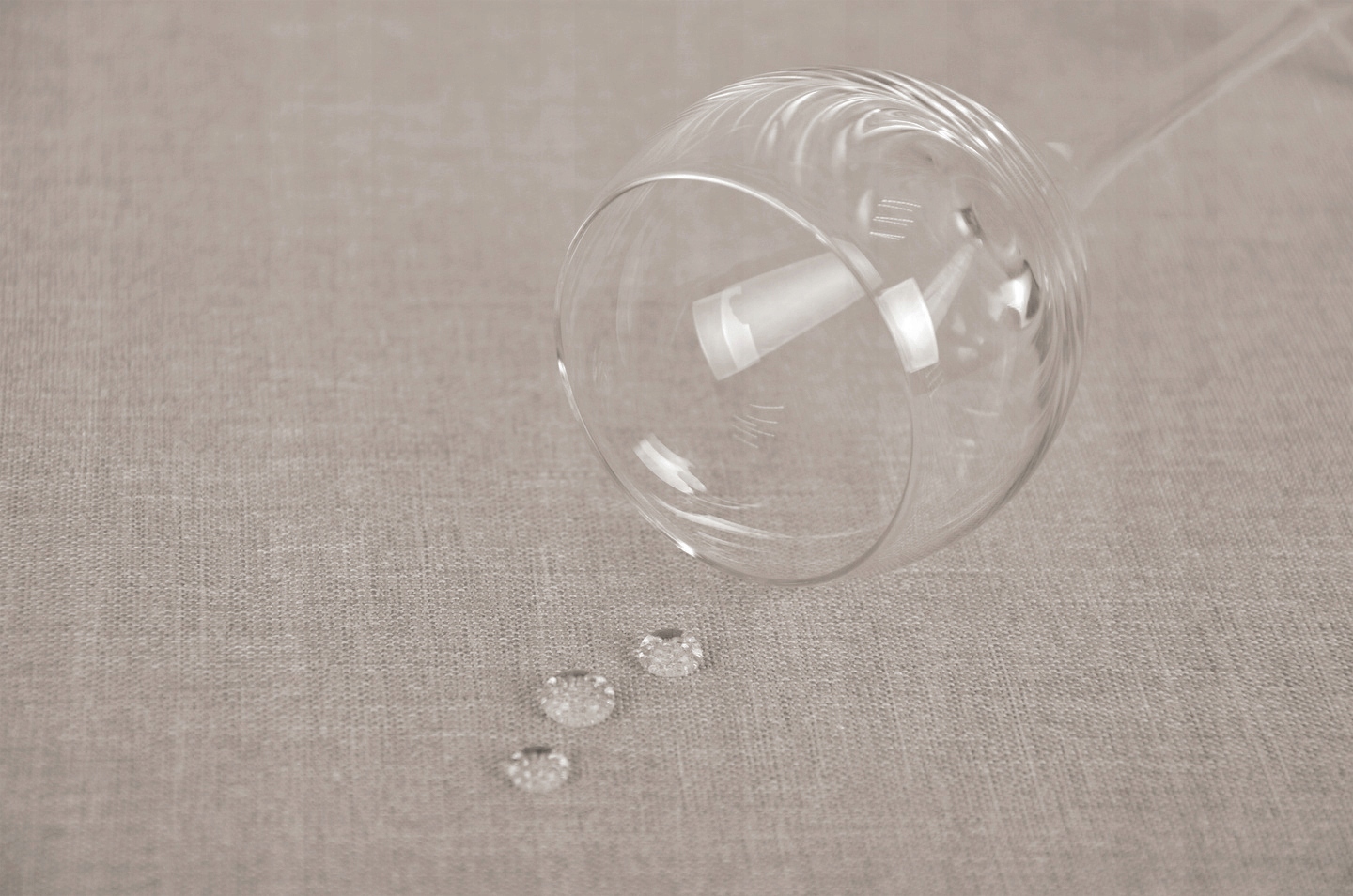 bieżnik na stół PANAMA 40x220 plamoodporny pas beżowy Marka Agmar