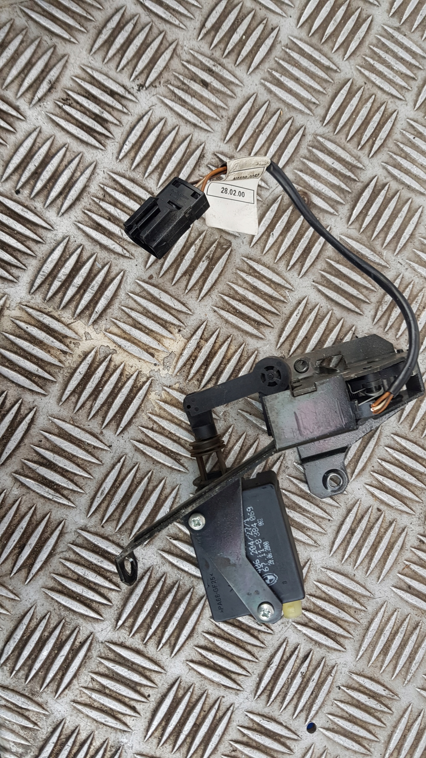 BMW E39 lock bonnet damper 8384069
