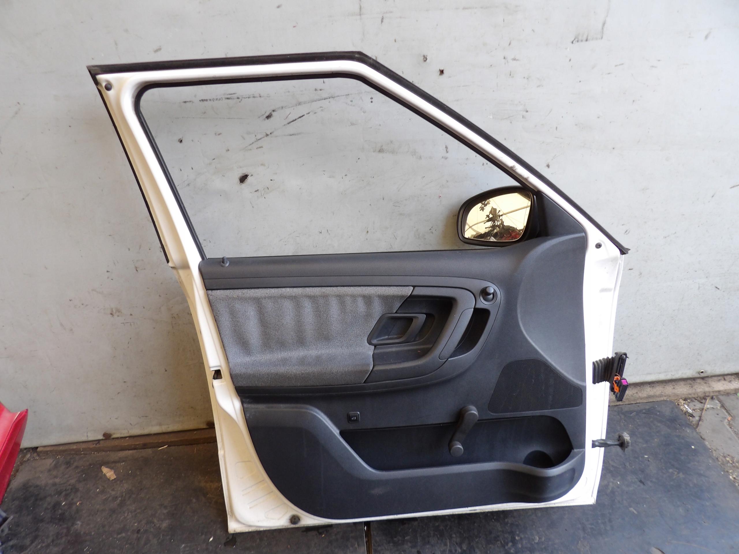 Skoda Fabia II door front left lak. 1026 HB 5D