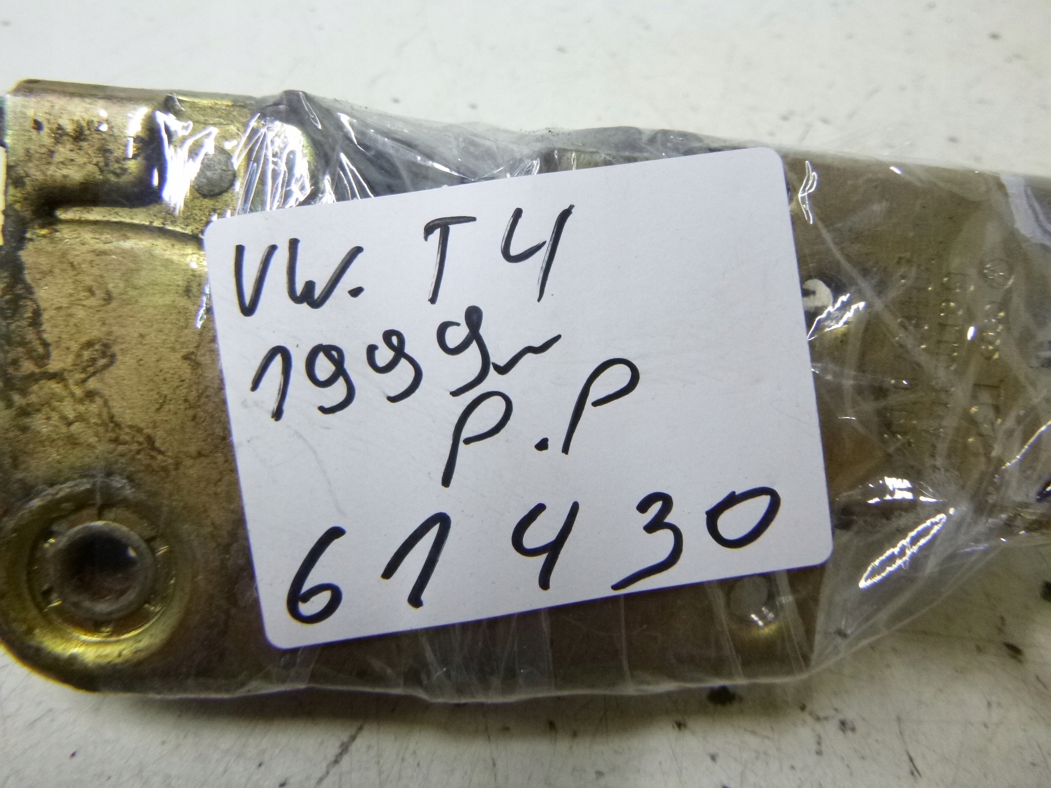 lock door front right Volkswagen T4 701837016E