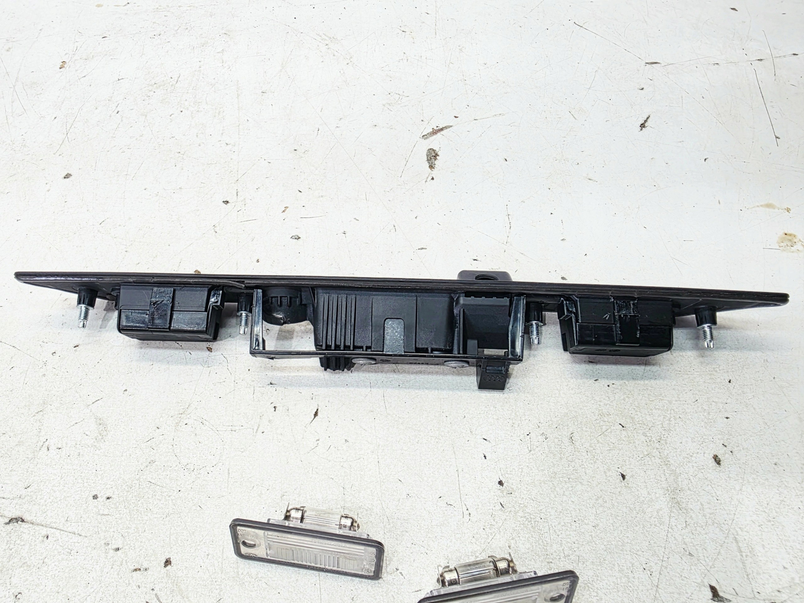 Couverture PODSWIETLENIE Panneau REJ. AUDI A8 D3 A5 8F 4E0827574H