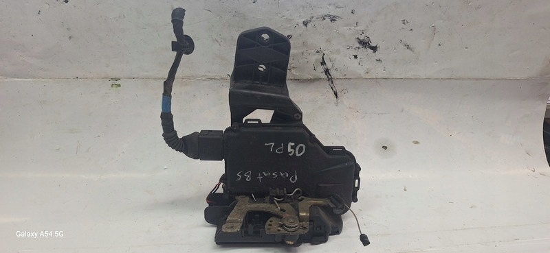 lock door left front VW PASSAT B5 3B1637015A