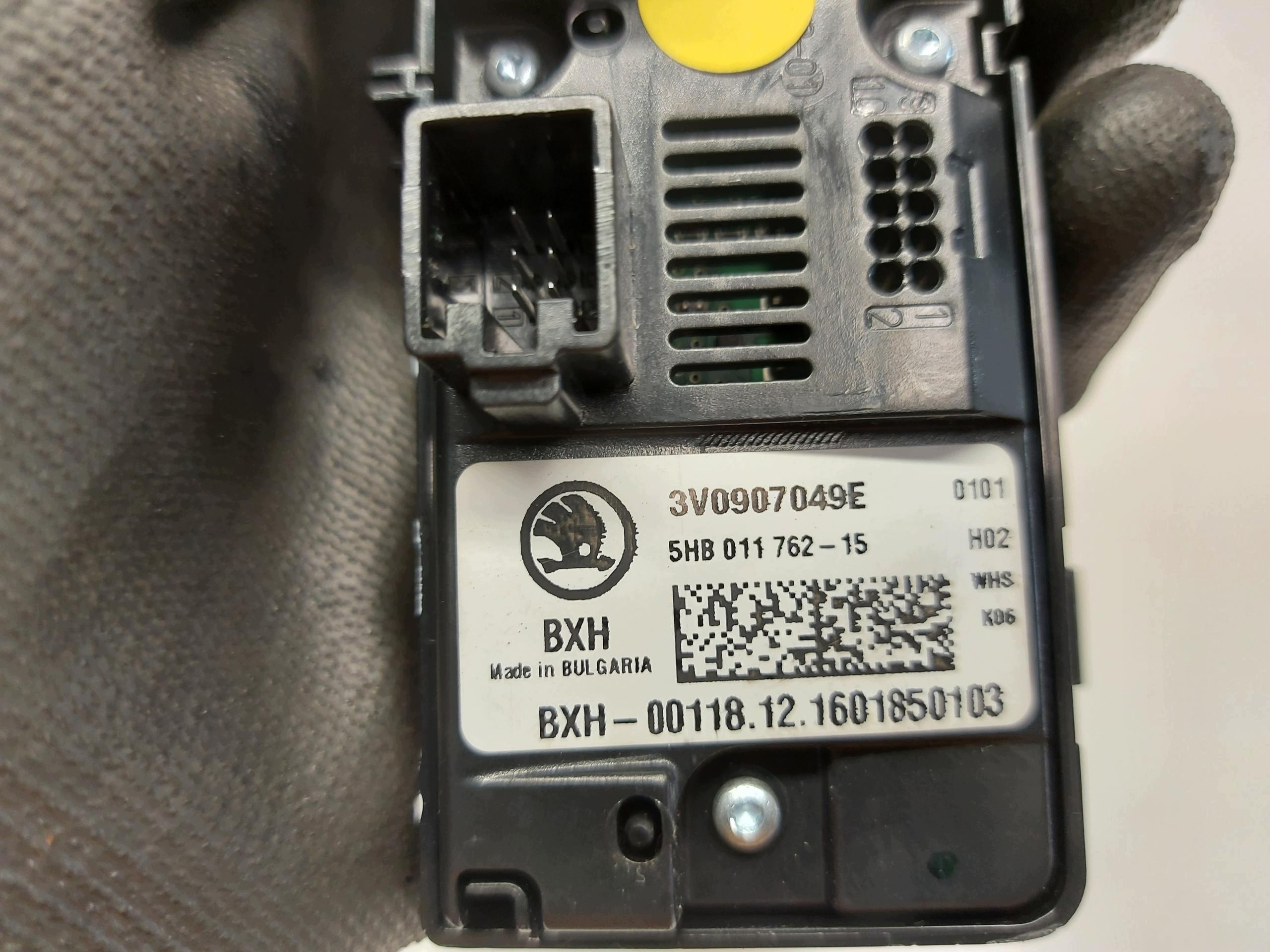 SKODA SUPERB III commande de climatisation sièges arrière 3V0907049E