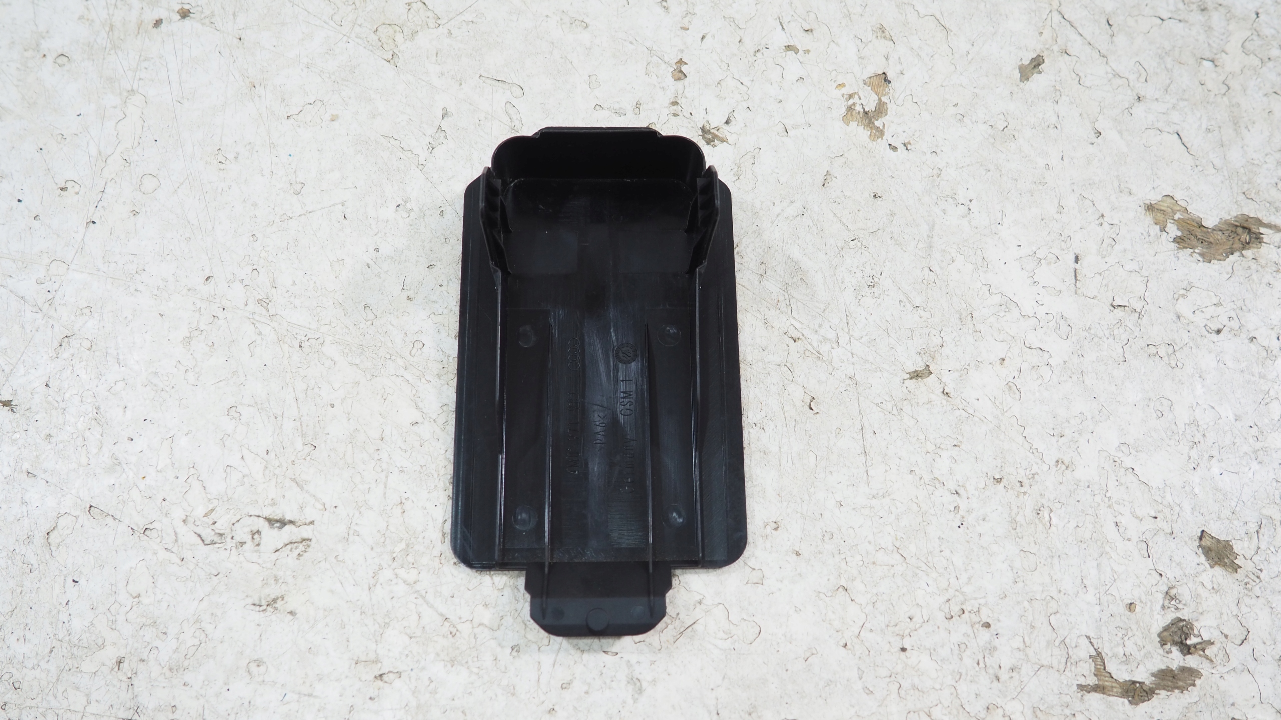 Audi A4 A5 Q5 fedél fedél üllés 4M0971981