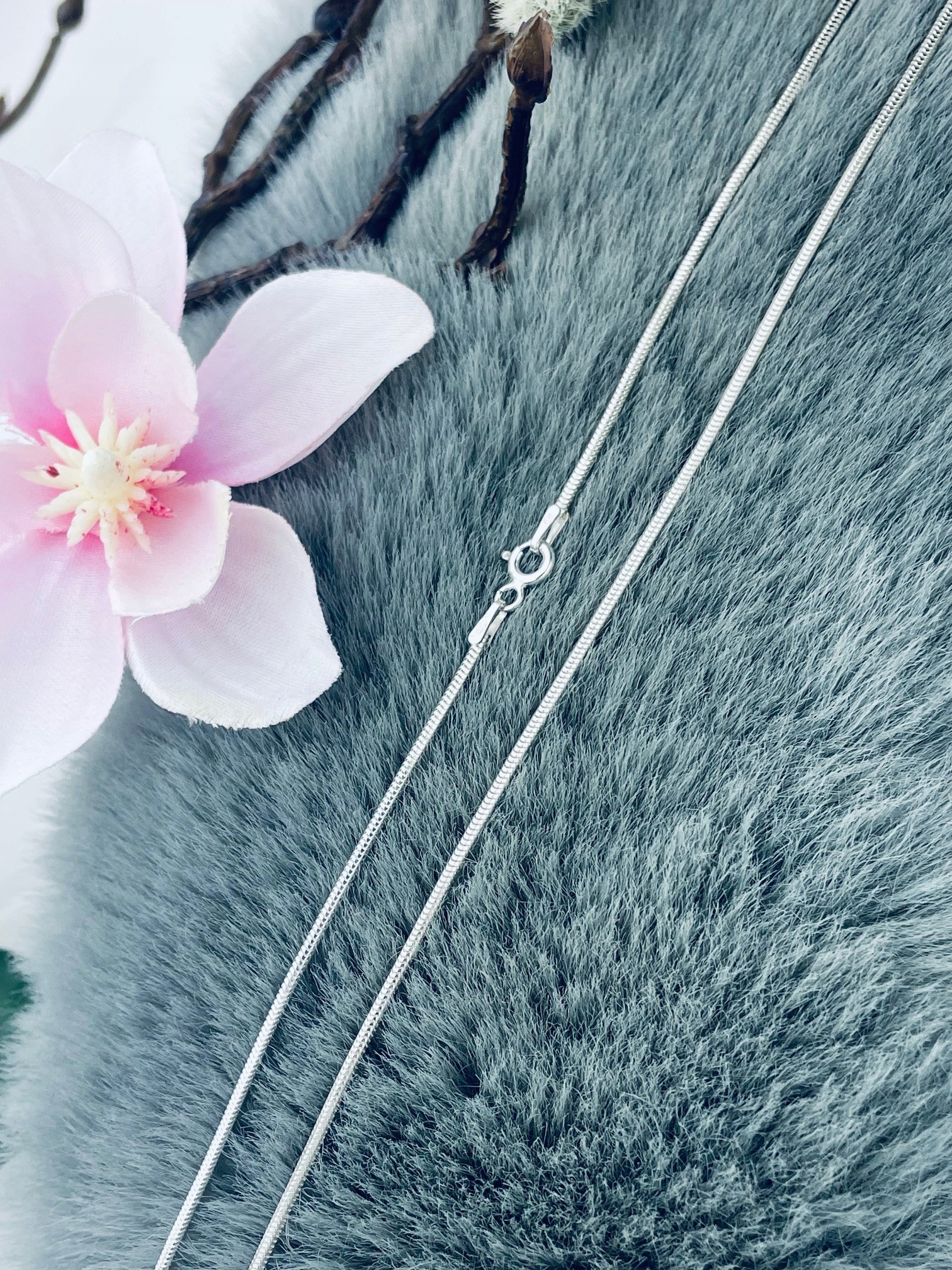 Stříbrný řetízek s hadičkou zmijka