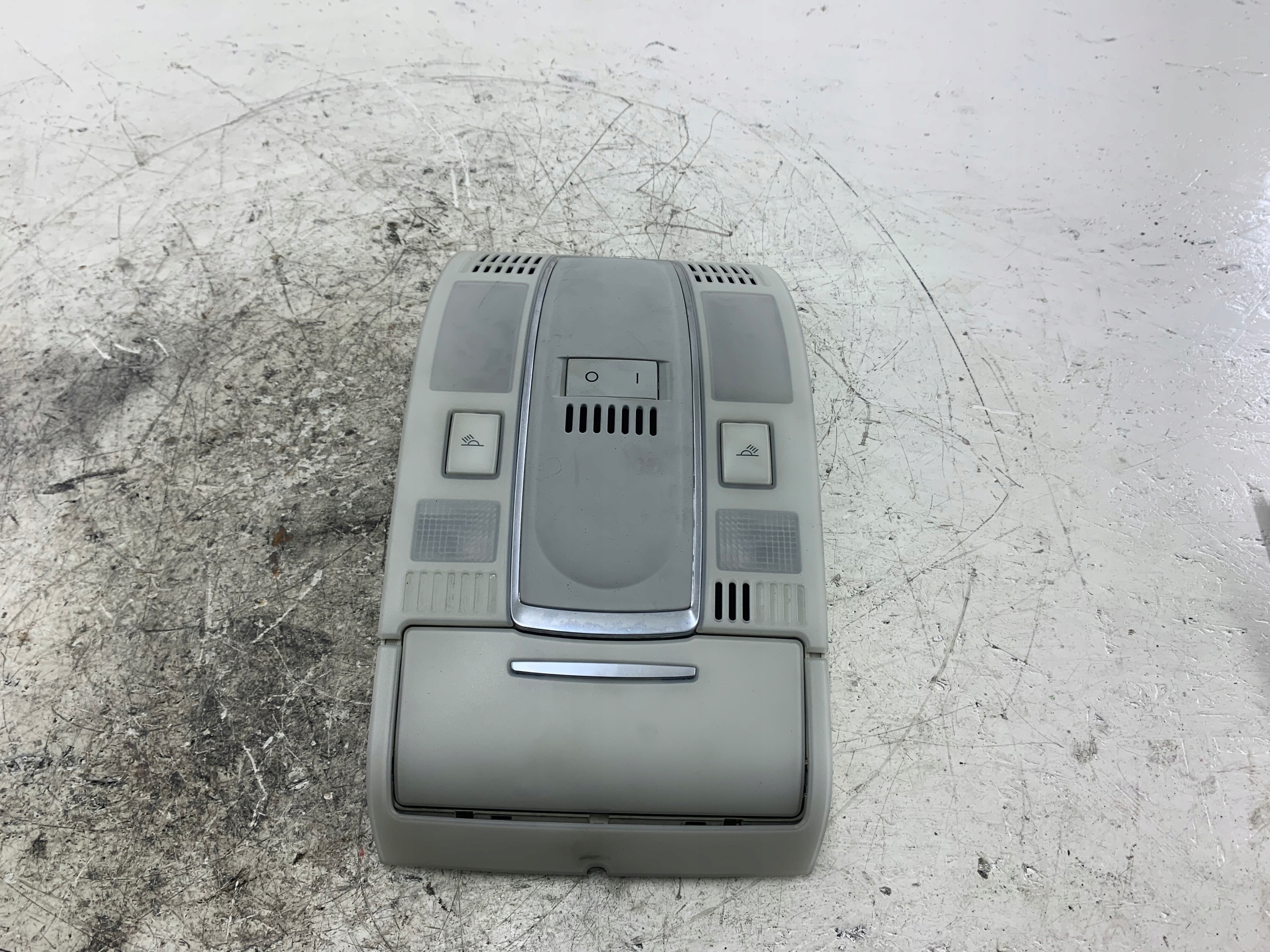 AUDI A6 C6 feu interne éclairage cabine avant 4F0951177