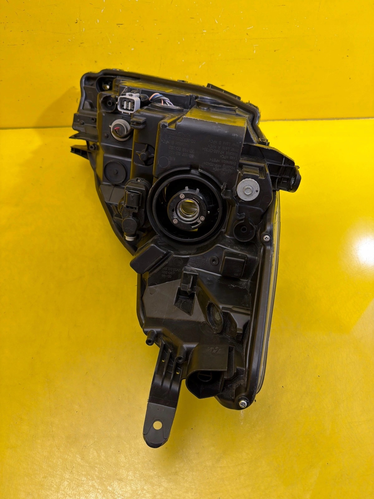 light left Toyota Yaris III Lift 2017-2020 lens Led