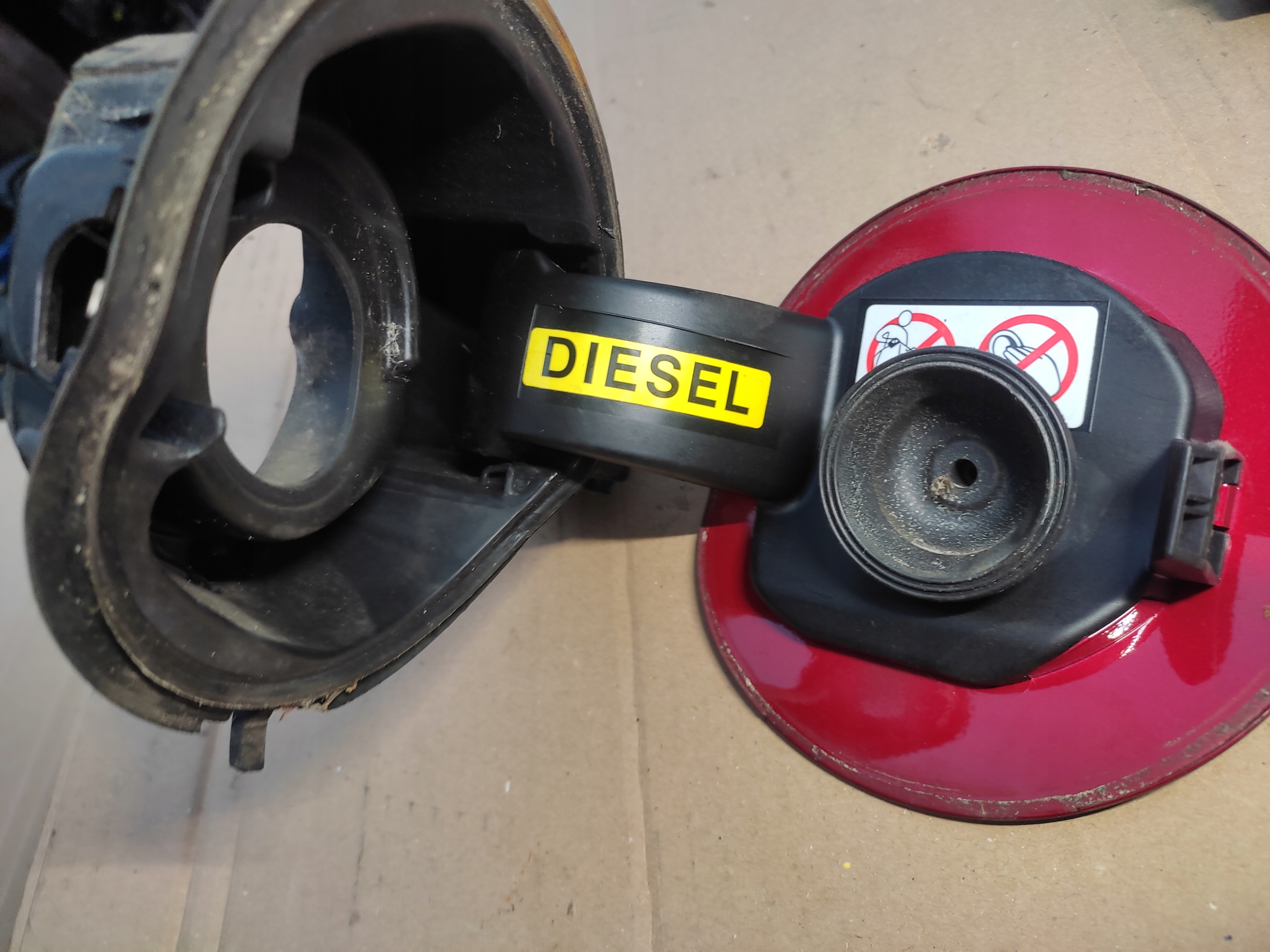 CITROEN C4 II KLAPKA WLEWU PALIWA LKR 9687310880 Typ samochodu Samochody osobowe