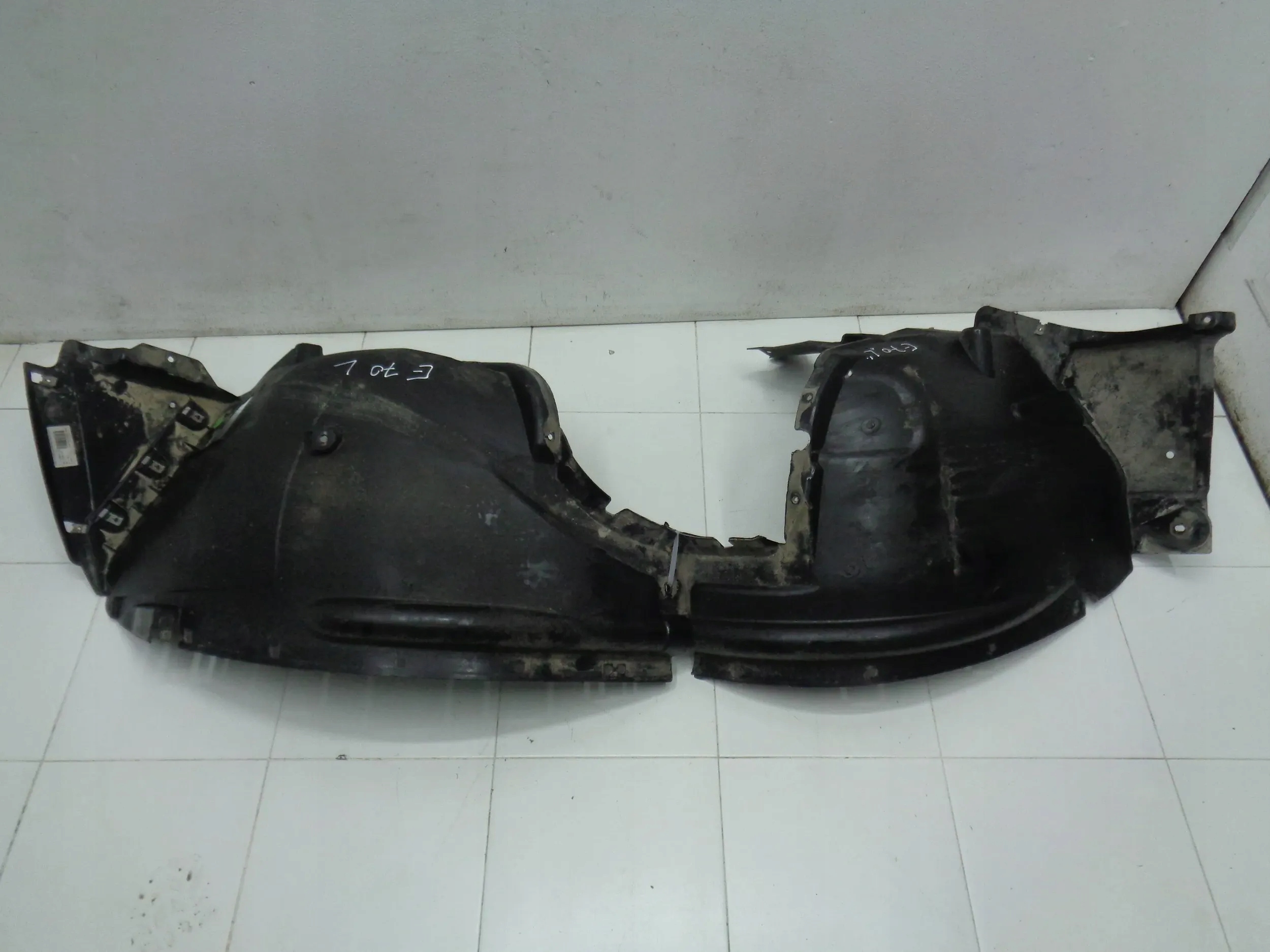 BMW X5 E70 mudguard left front 06r> original 7186915