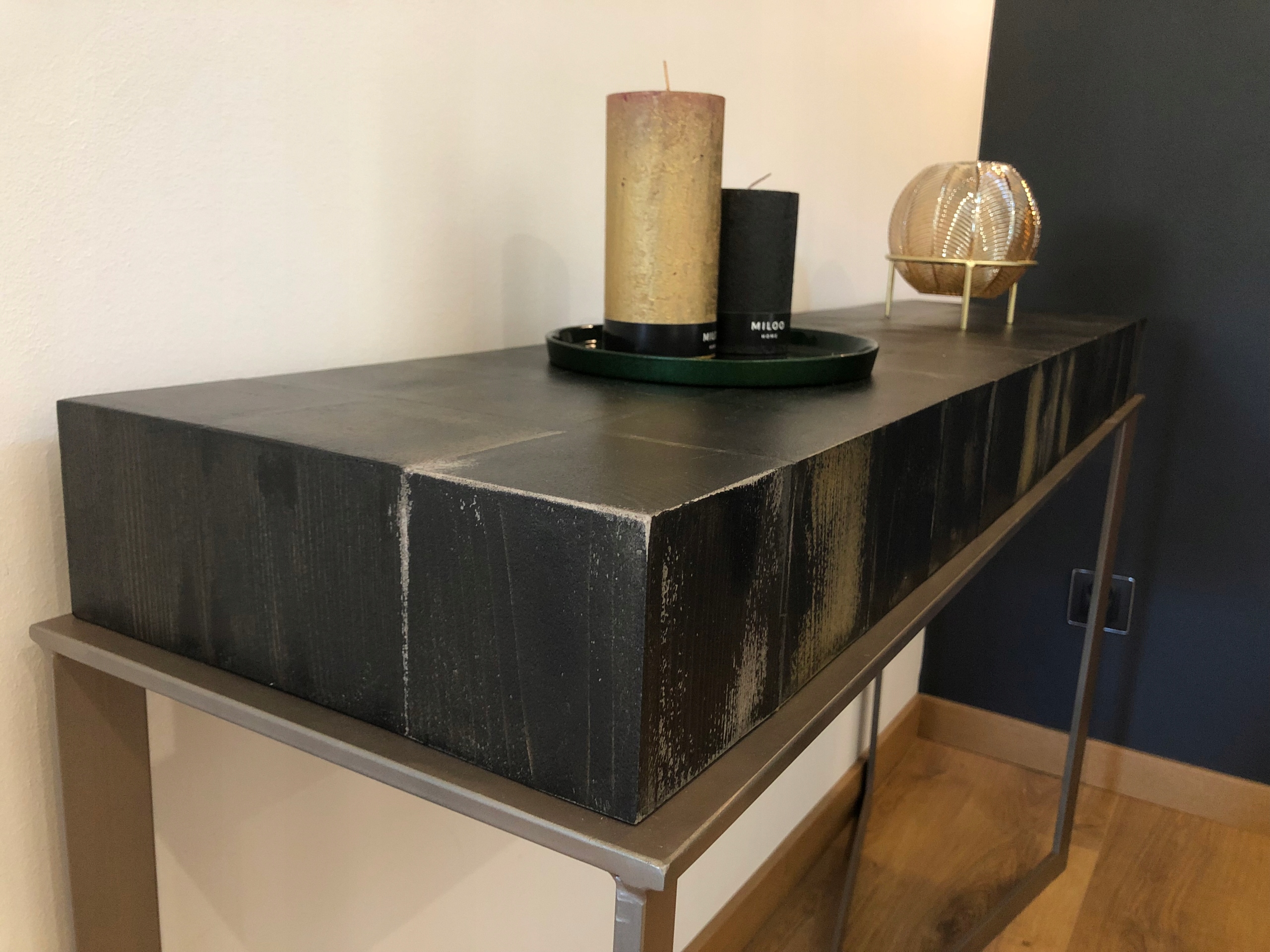 Nowoczesna konsola z drewnianym blatem Kod producenta 00001