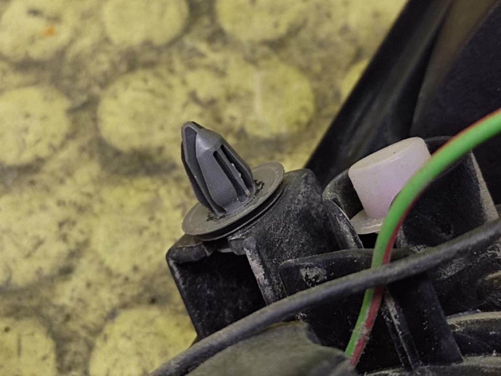SUBARU JUSTY G3X light right rear part