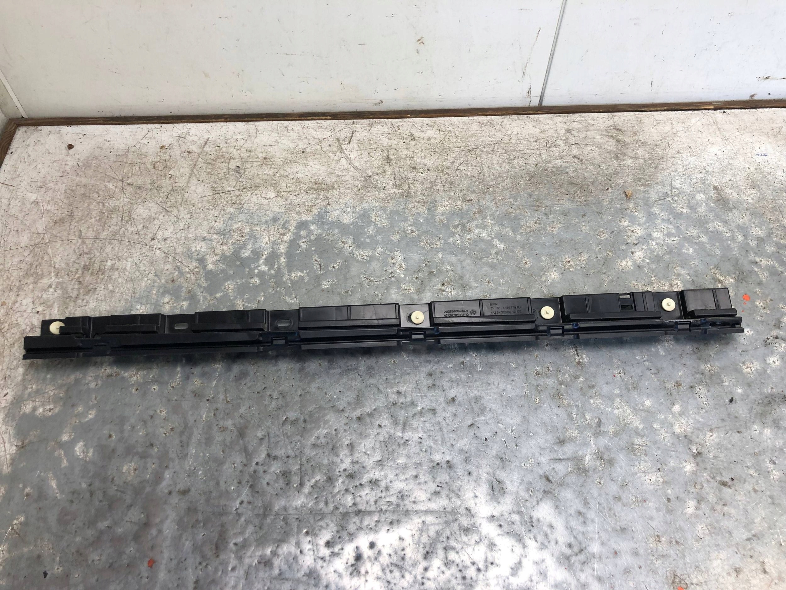 support of the threshold right front BMW F10 LCI 7184778