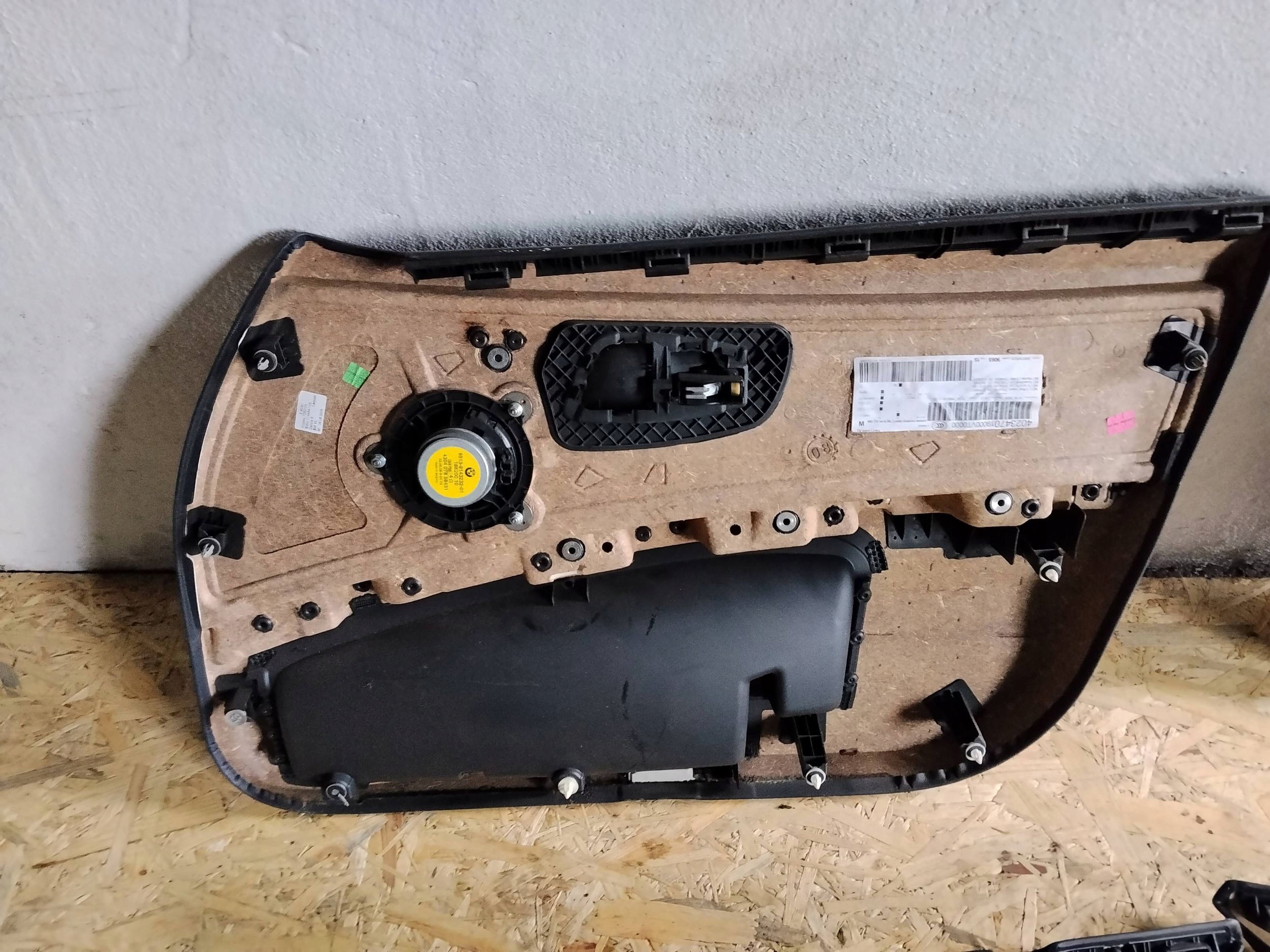 Komplet boczkow BMW 3 E90 E91 Berline
