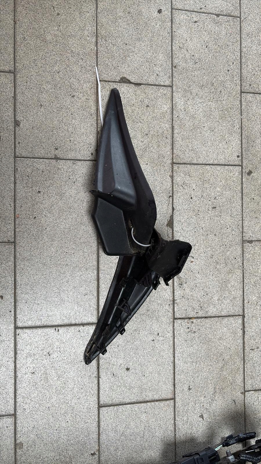 corner under the window RENAULT CAPTUR II 668632084R 668627223R