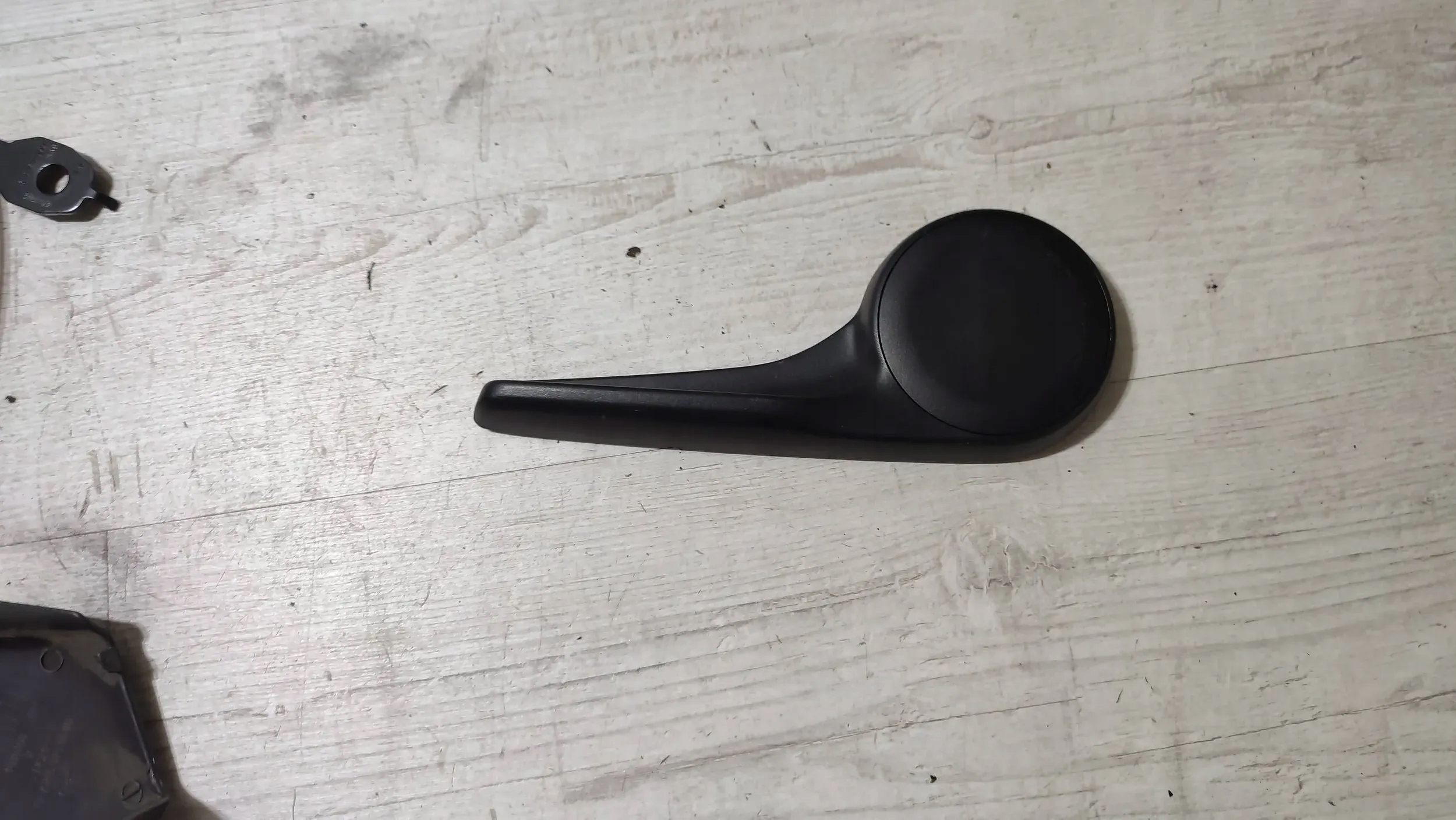 Mercedes-Benz CLA C117 W117 2014 front right handle regulacyjna seat
