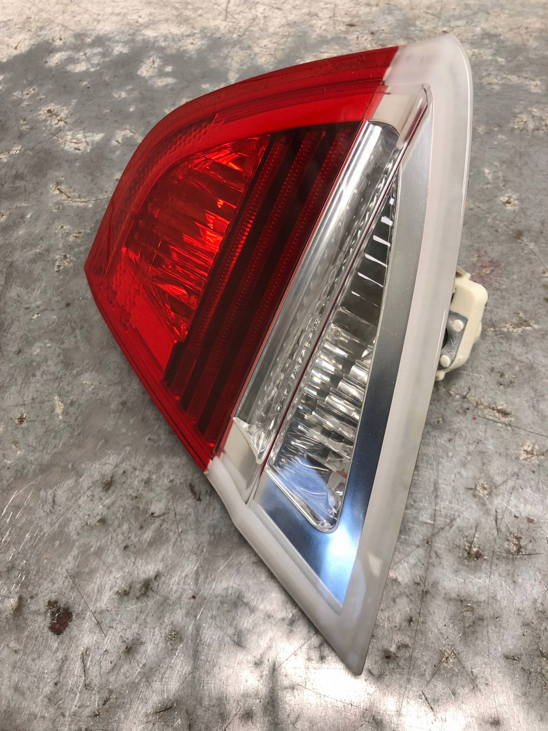 light right rear part to the bonnet BMW 3 E90 6937460