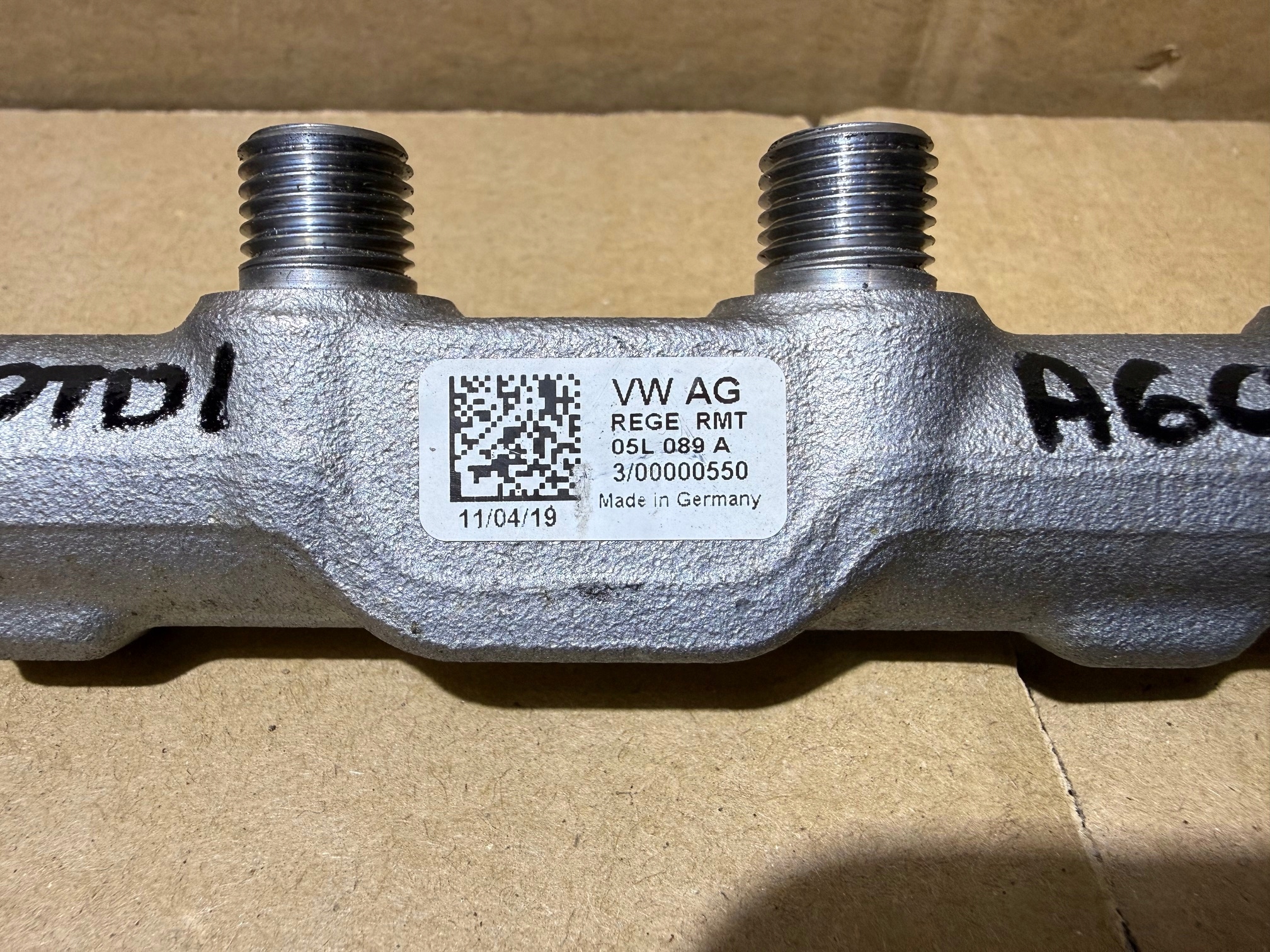 AUDI A6 C8 2.0 TDI injection ramp sensor 05L089A 04L130764B