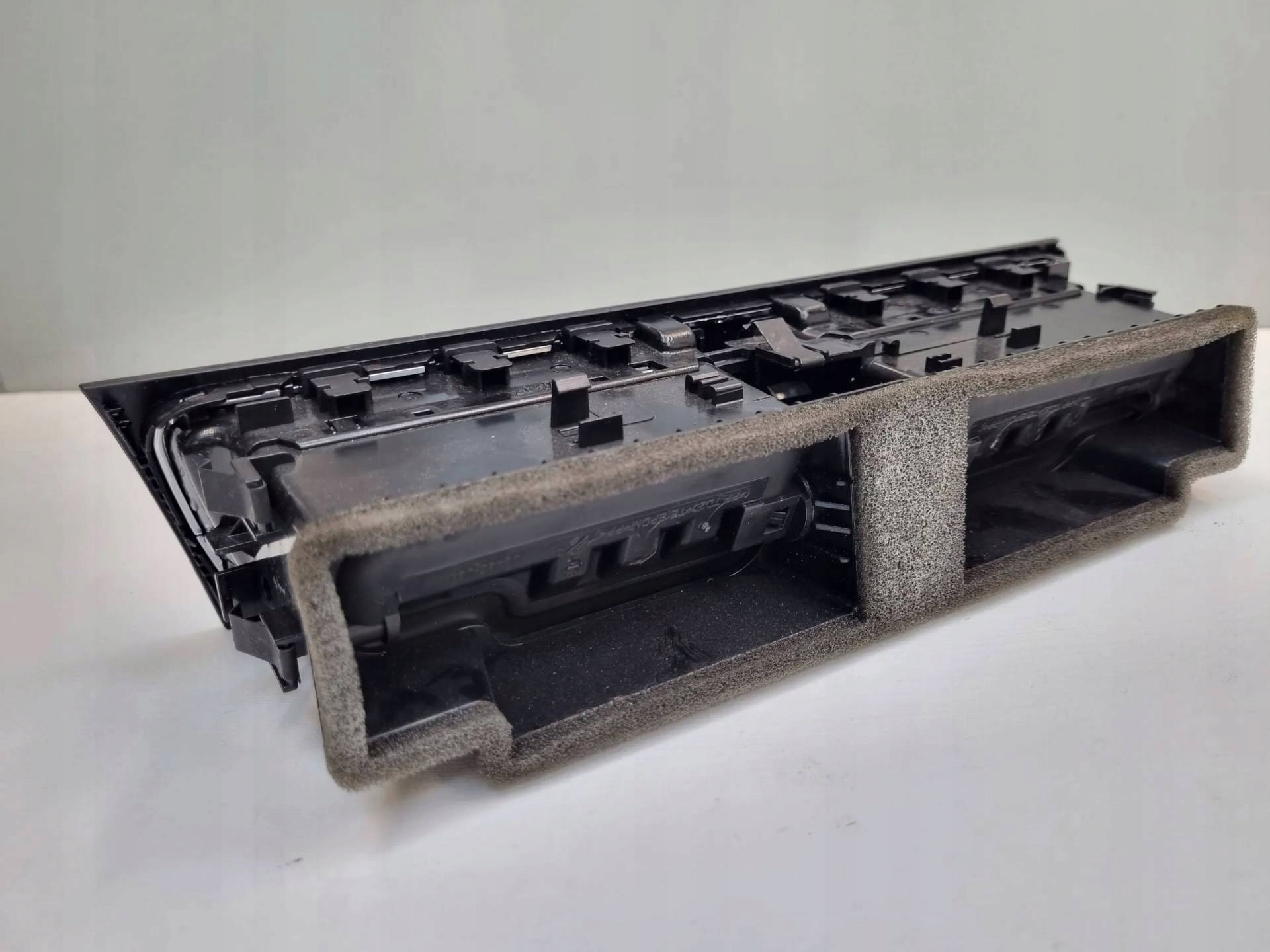 grid air conditioning devices central Audi A5 8T 2008 8T2820951B