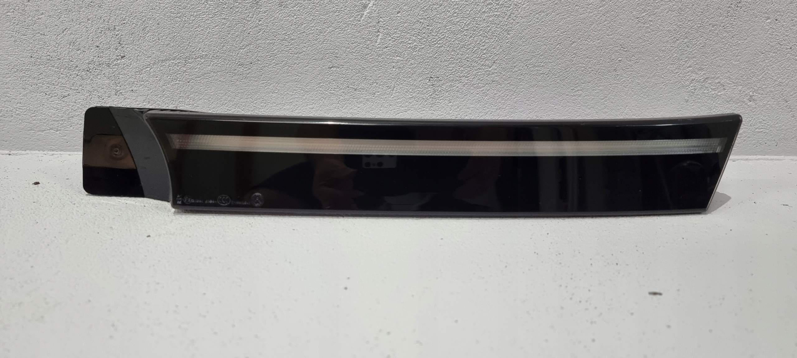 левый led в бампер vw ID4 11A 20-