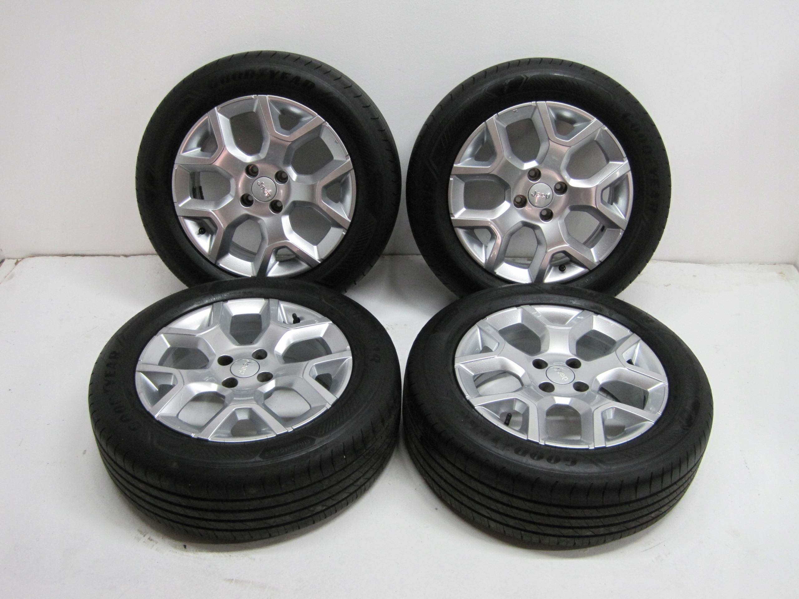 wheels discs tyres JEEP AVENGER R17